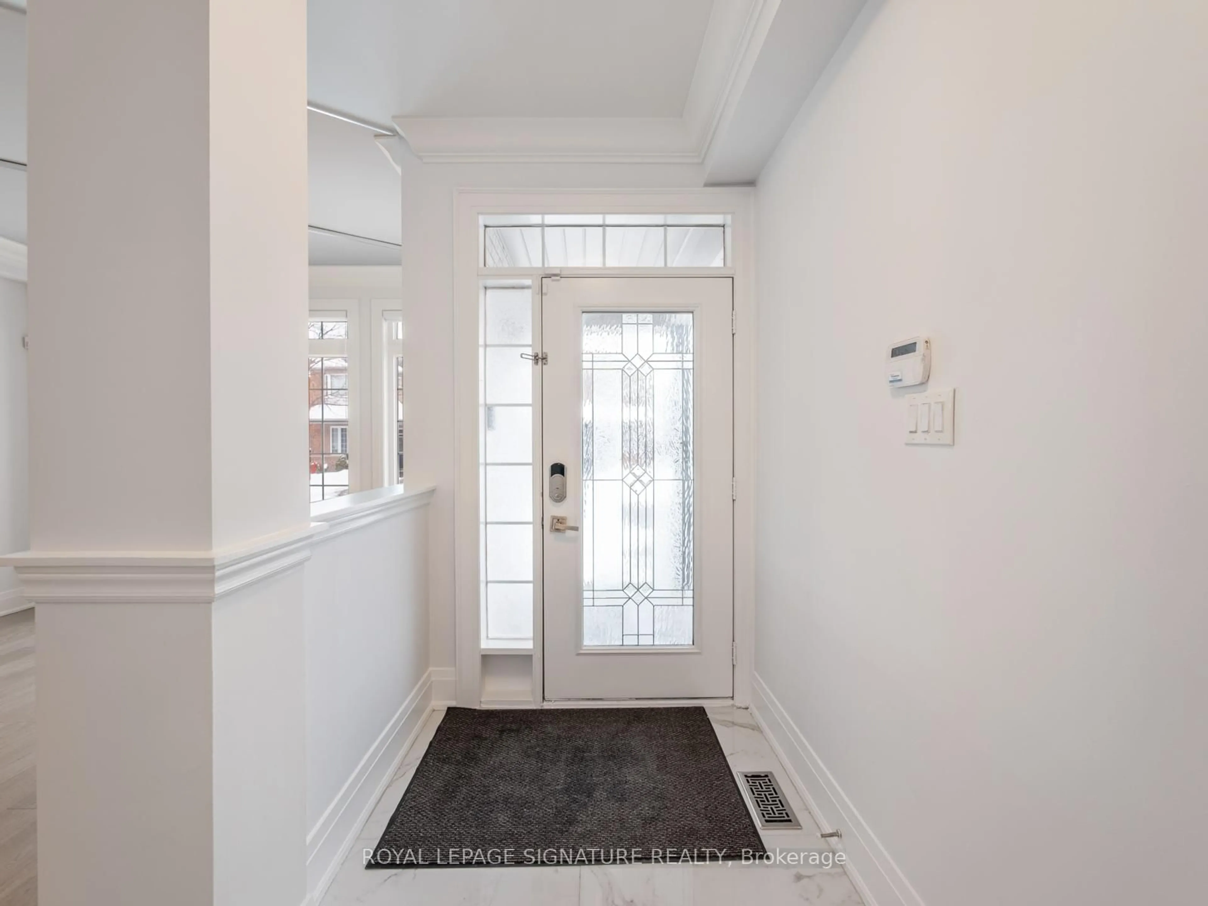 Indoor foyer for 47 Amparo Dr, Vaughan Ontario L4H 2L7