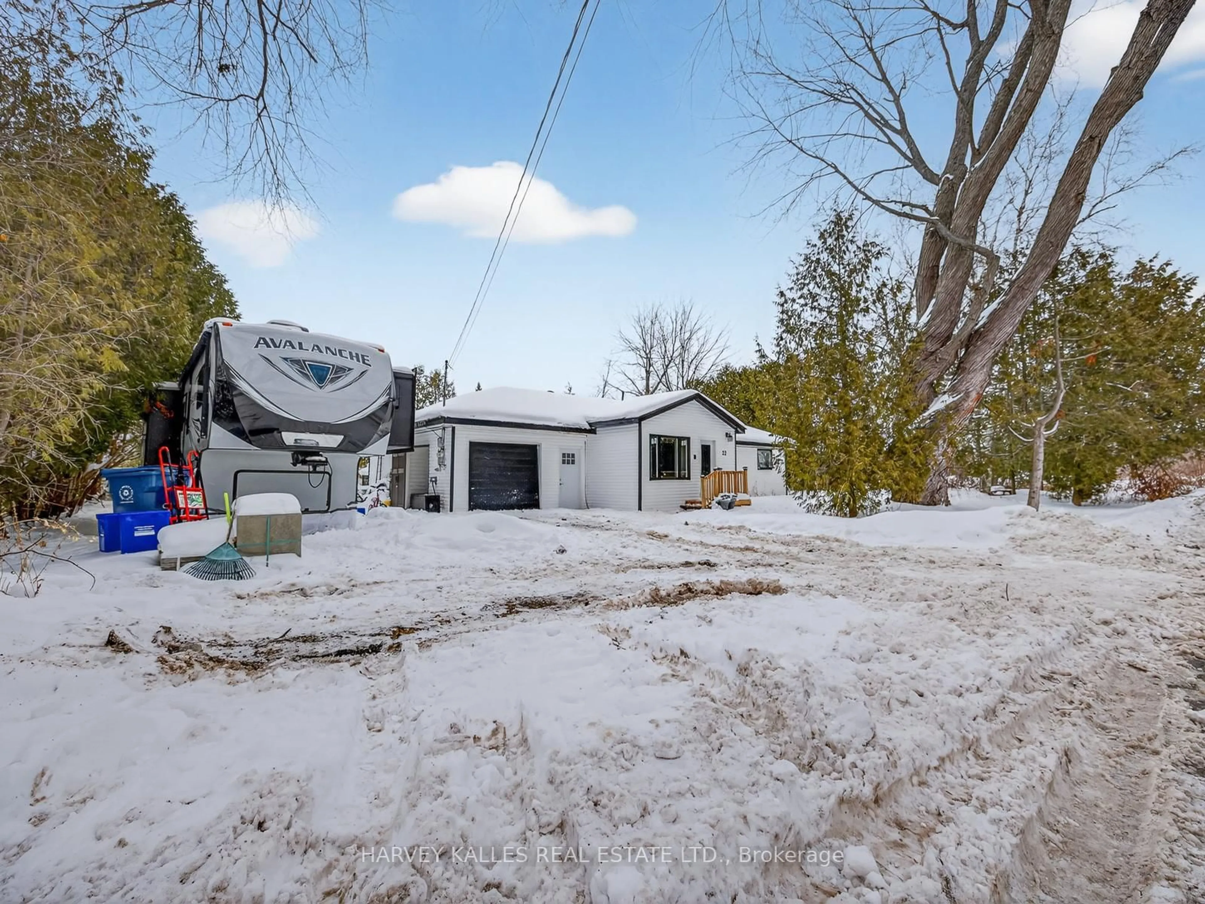 A pic from outside/outdoor area/front of a property/back of a property/a pic from drone, street for 22 Second St, Georgina Ontario L0E 1E0