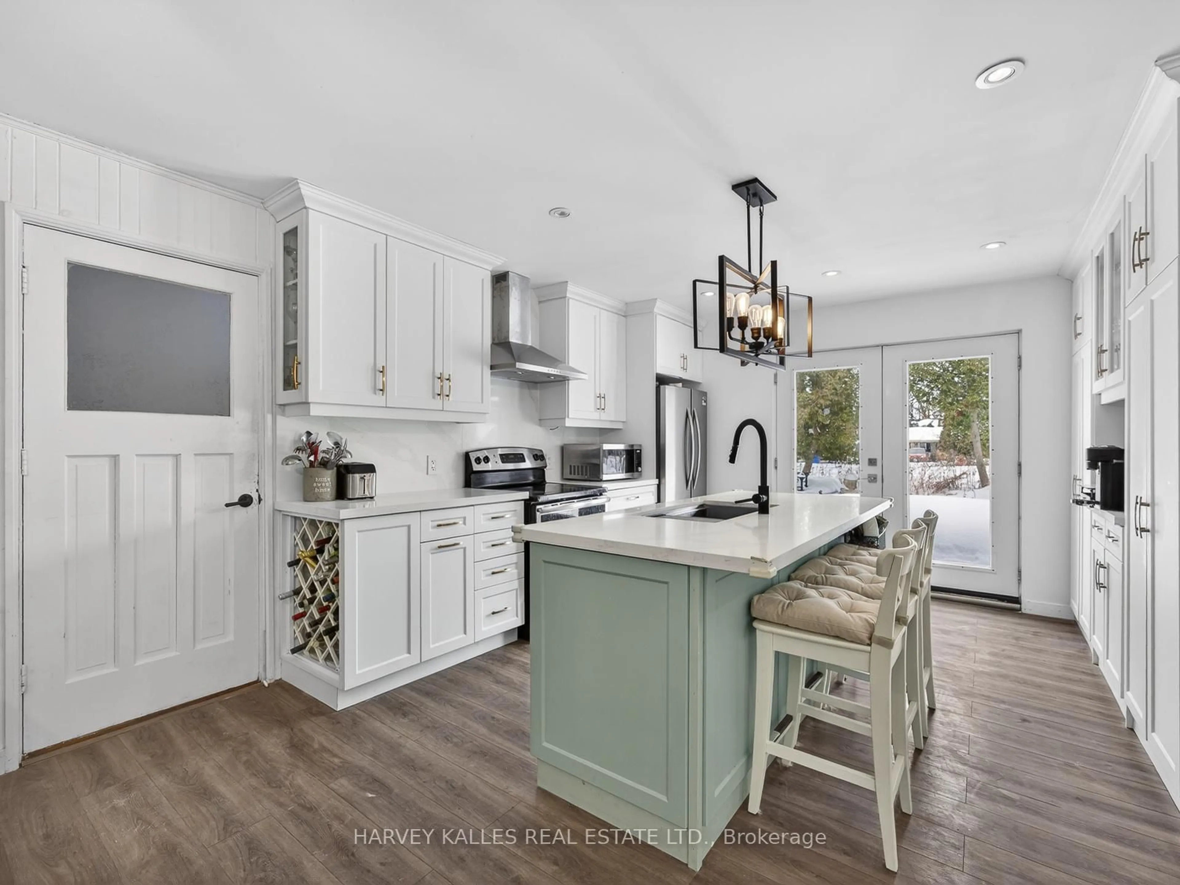 Open concept kitchen, ceramic/tile floor for 22 Second St, Georgina Ontario L0E 1E0