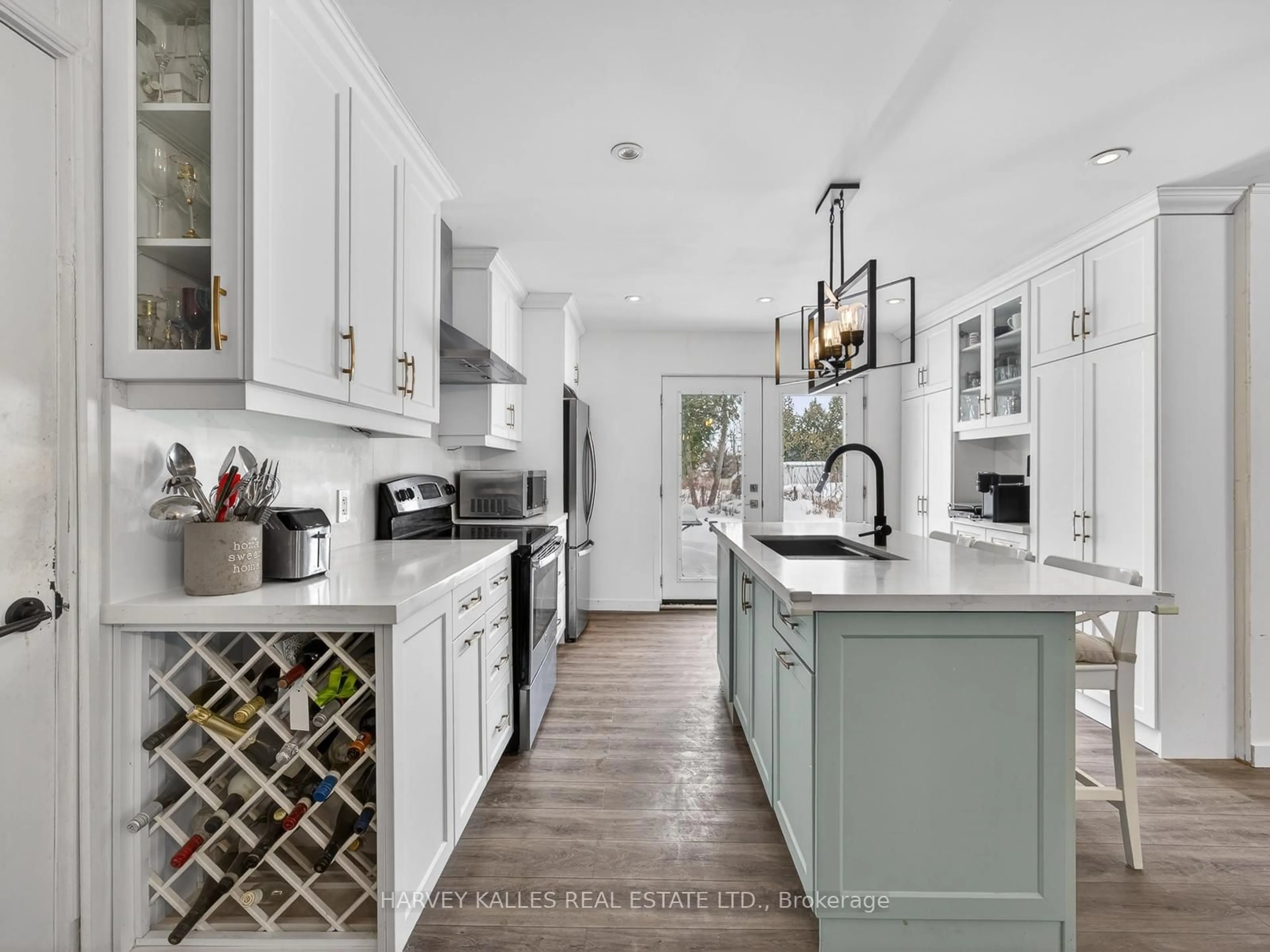 Open concept kitchen, ceramic/tile floor for 22 Second St, Georgina Ontario L0E 1E0