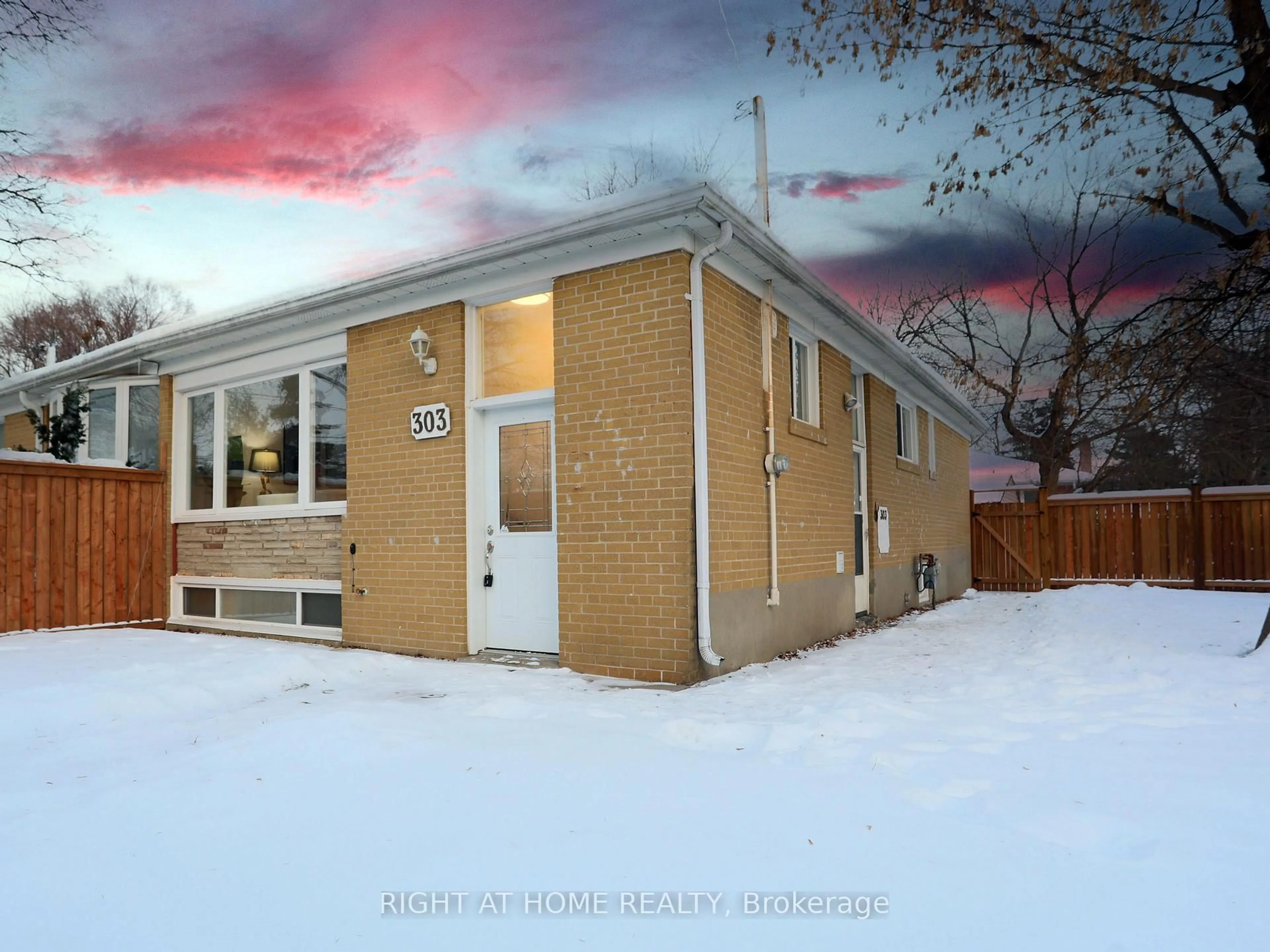 Home with brick exterior material, unknown for 303 Blue Grass Blvd, Richmond Hill Ontario L4C 3H3