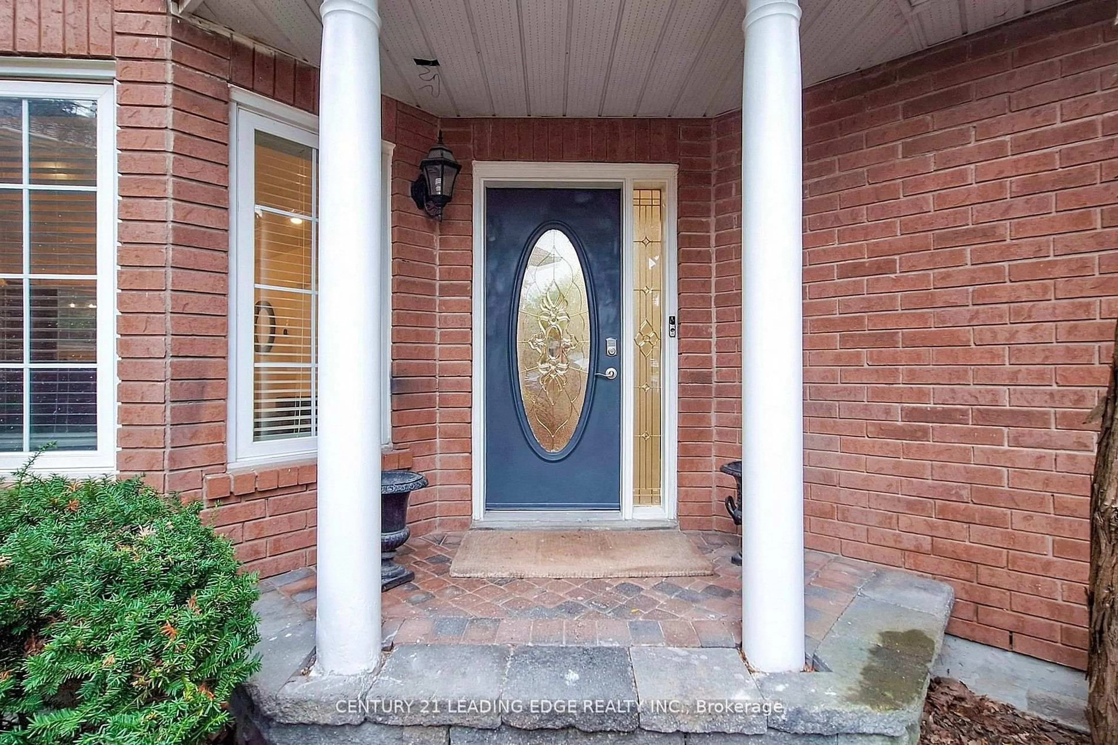 Indoor entryway for 851 Hilton Blvd, Newmarket Ontario L3X 2H7