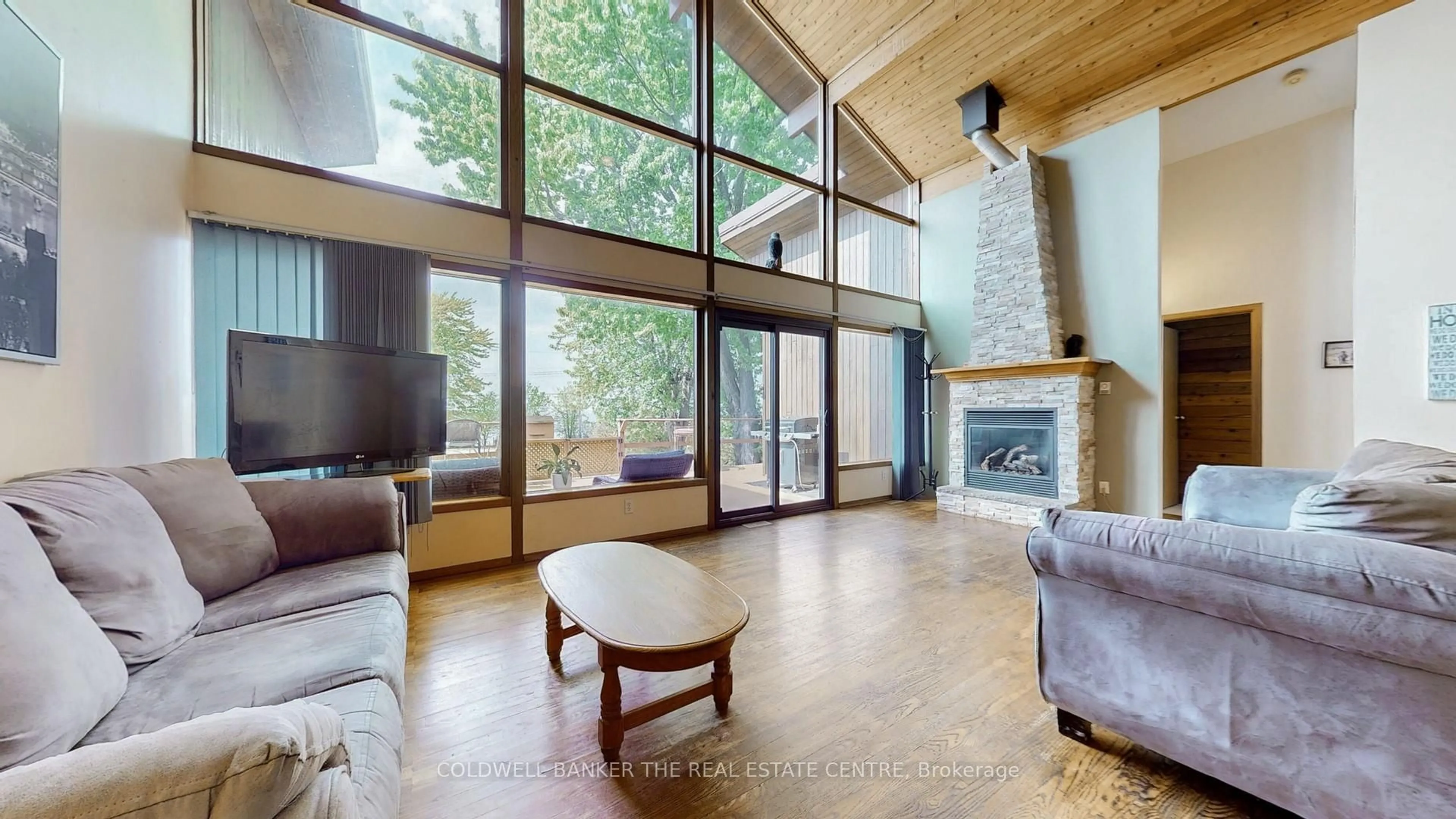 Living room with furniture, wood/laminate floor for 33 Lake Dr, Georgina Ontario L4P 3E9