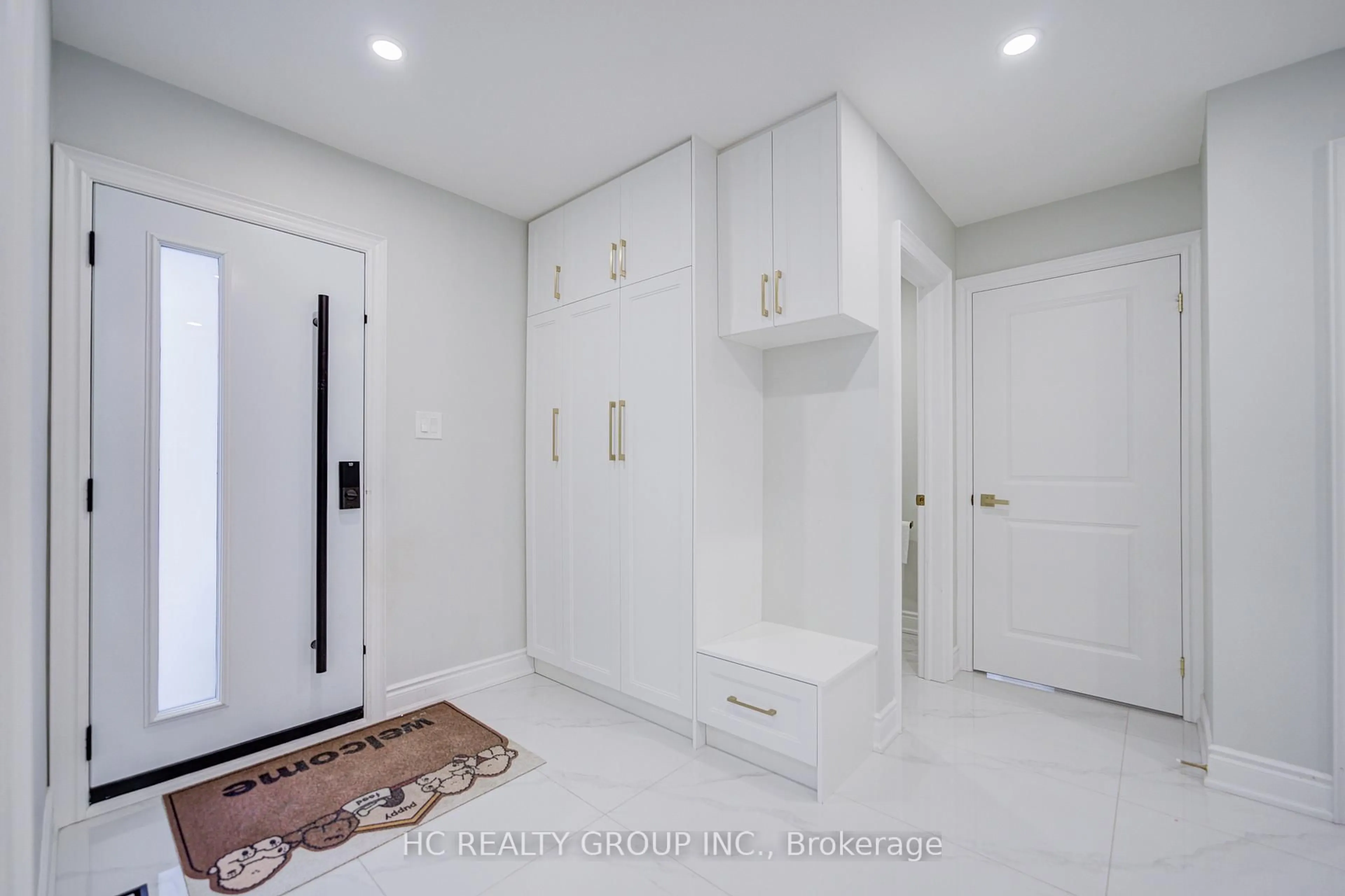 Indoor entryway for 27 Corby Rd, Markham Ontario L3R 8M8