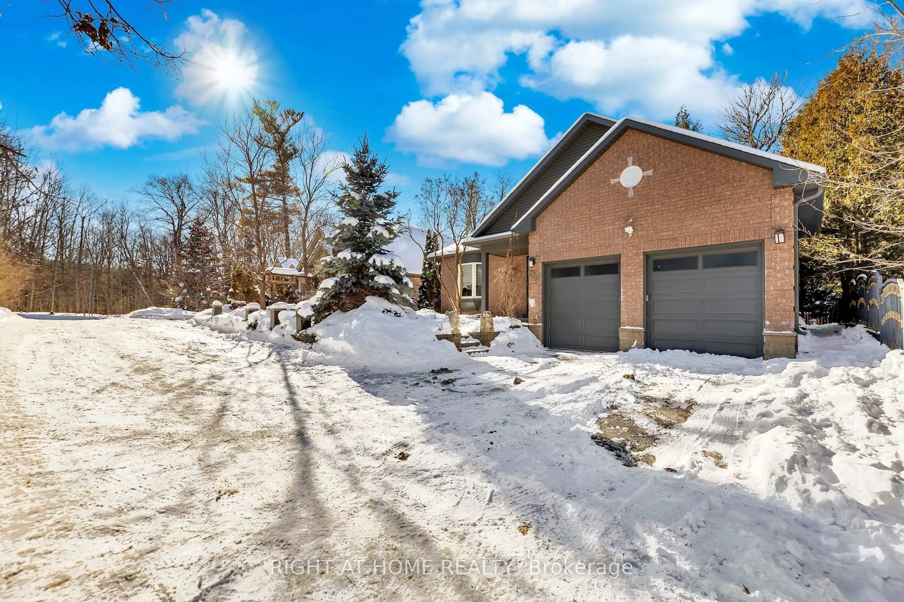 Unknown for 600 Henderson Dr, Aurora Ontario L4G 5R1