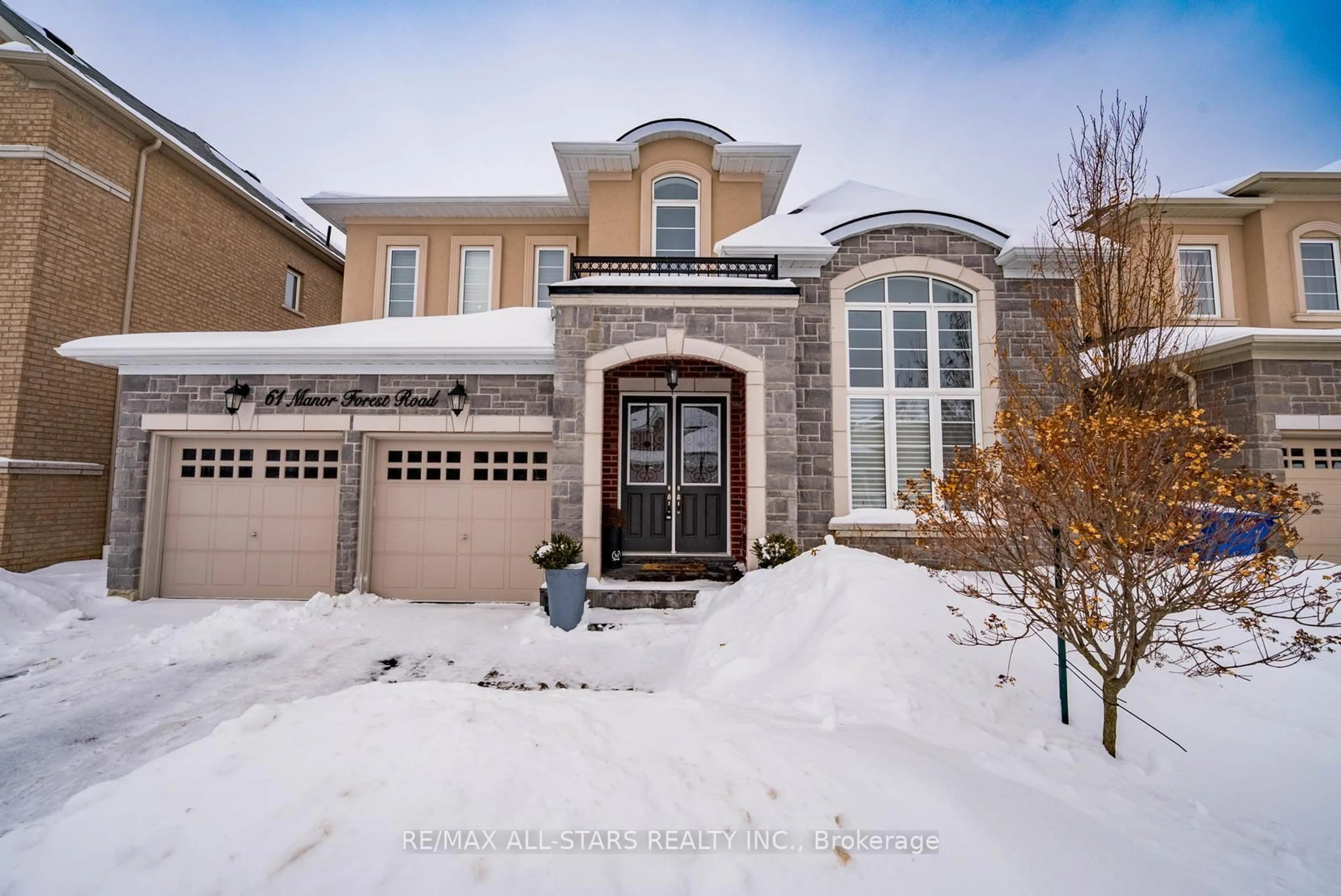 Home with brick exterior material, street for 61 Manor Forest Rd, East Gwillimbury Ontario L0G 1M0