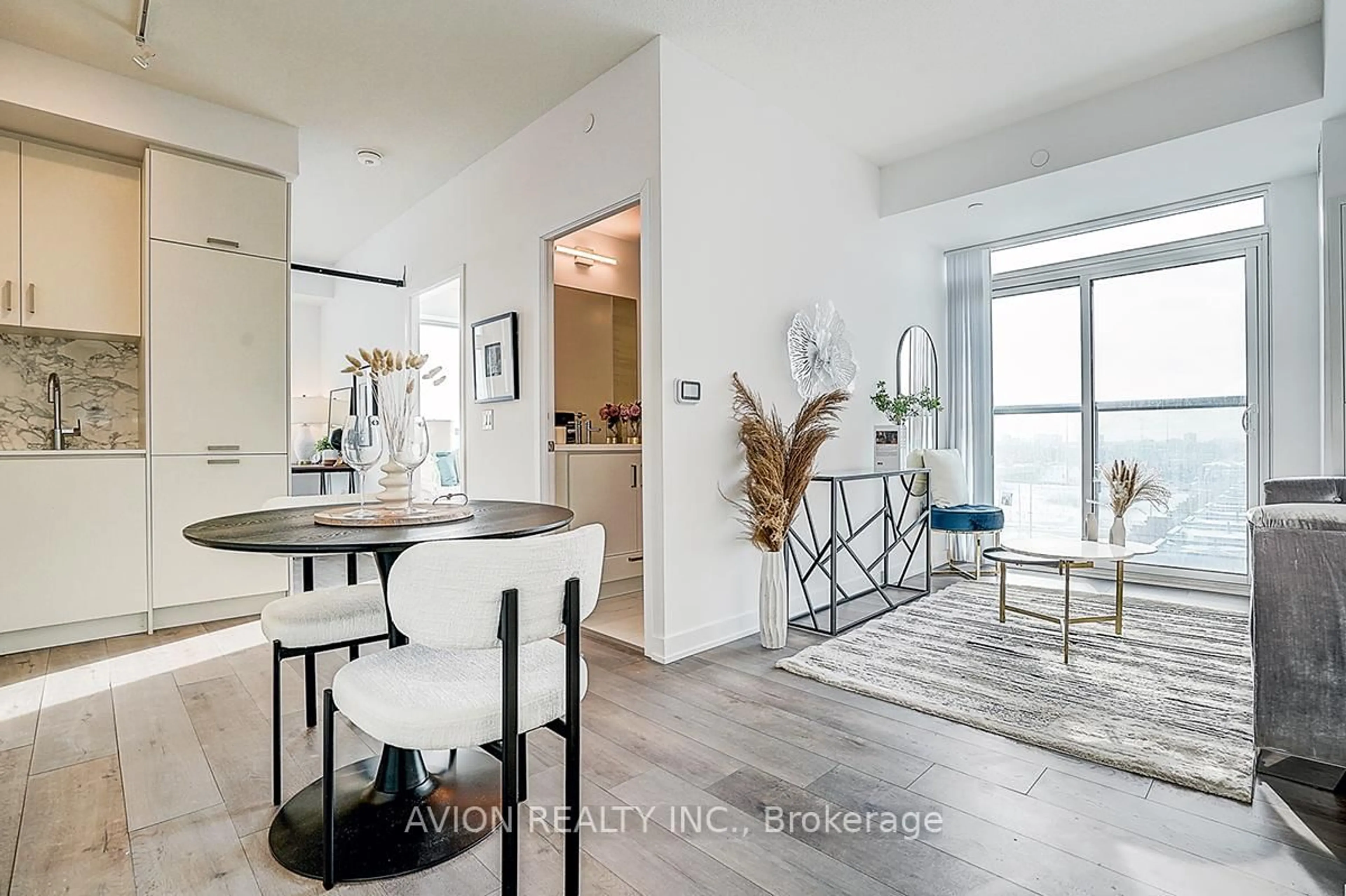 Indoor entryway for 60 Honeycrisp Cres #619, Vaughan Ontario L4K 0N5