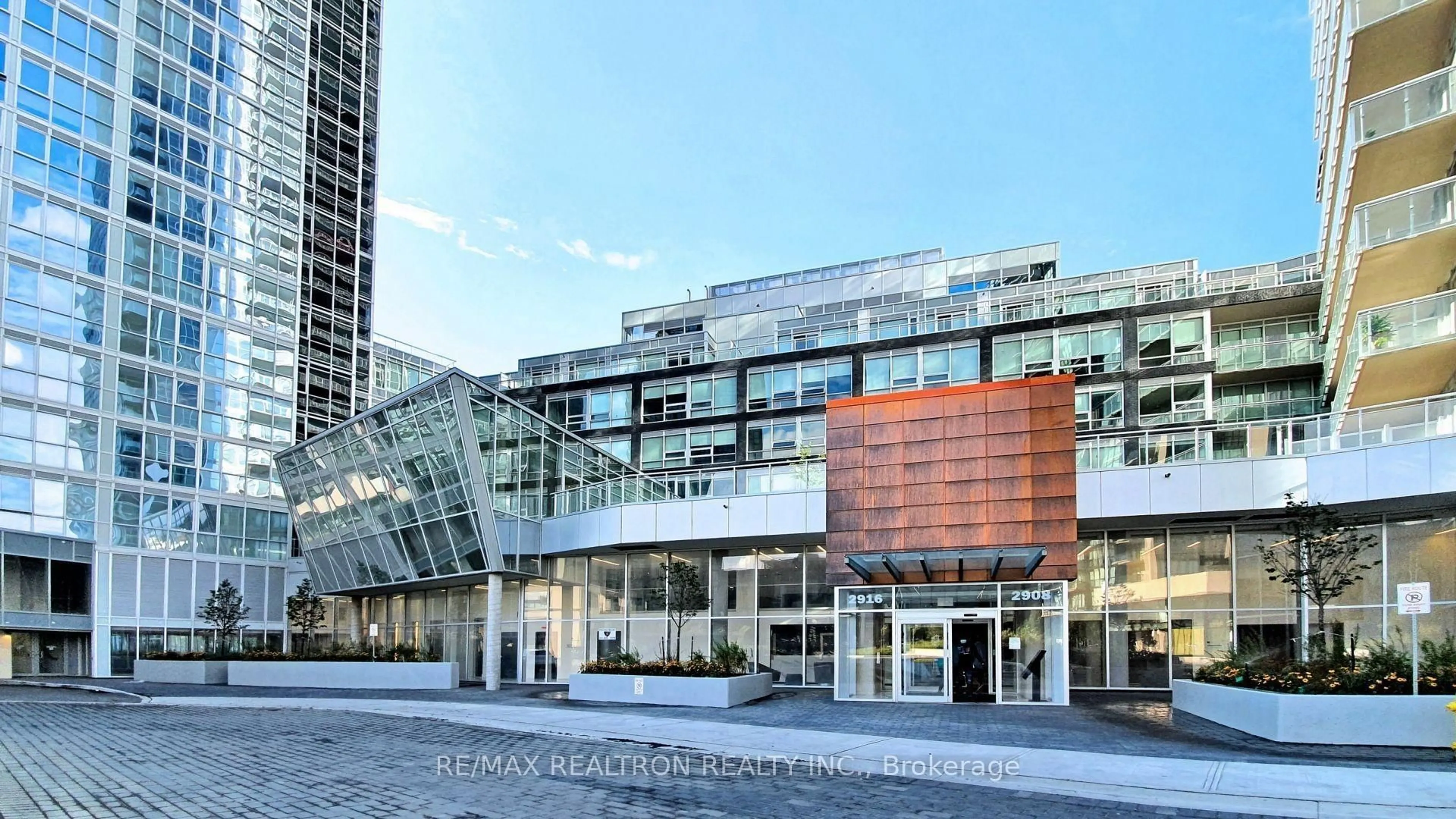 Indoor foyer for 2916 Highway 7 Rd #904, Vaughan Ontario L4K 0K6