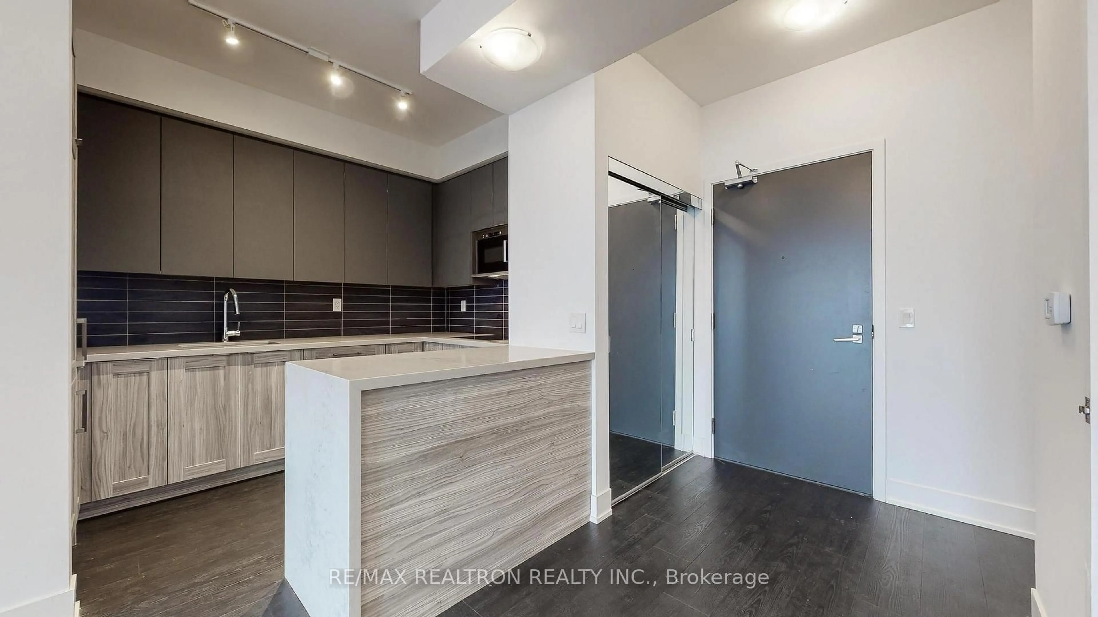 Open concept kitchen, unknown for 2916 Highway 7 Rd #904, Vaughan Ontario L4K 0K6