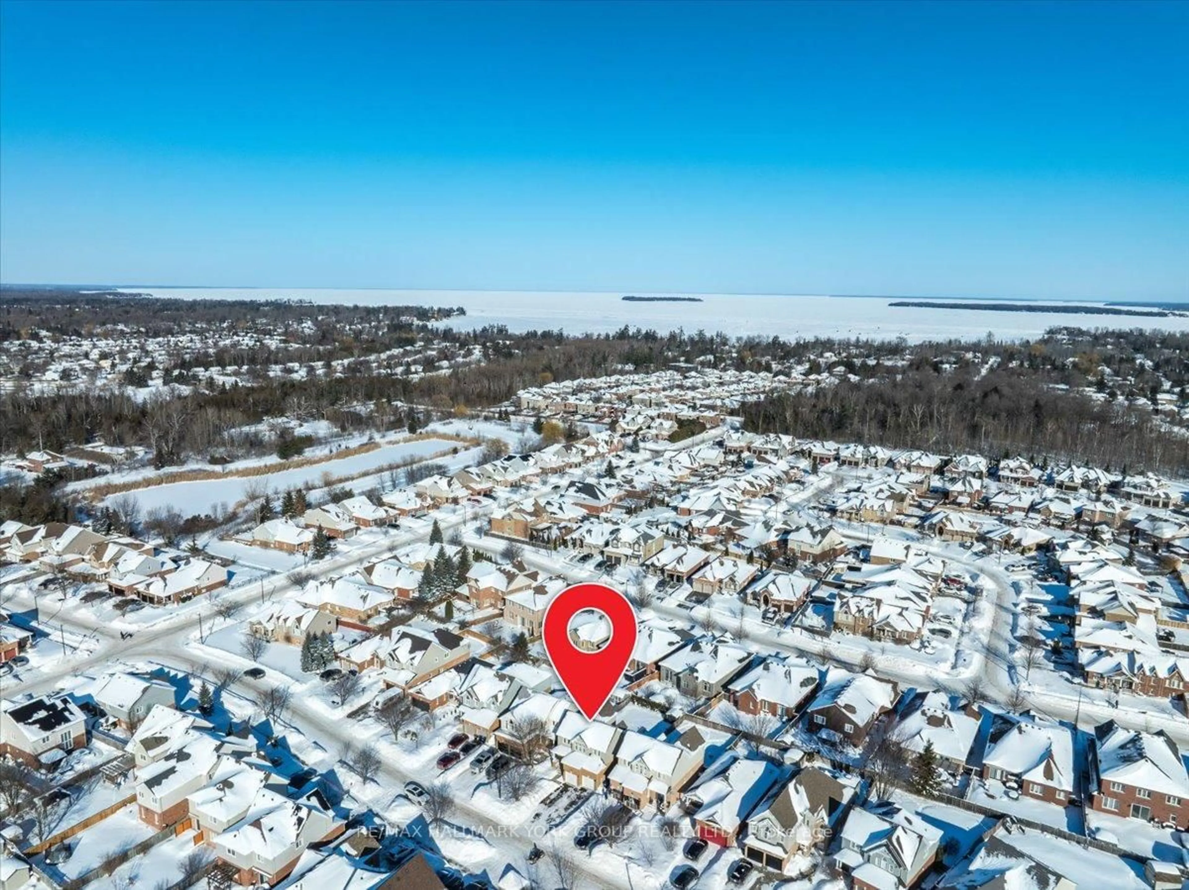 A pic from outside/outdoor area/front of a property/back of a property/a pic from drone, street for 1063 Muriel St, Innisfil Ontario L9S 4W7