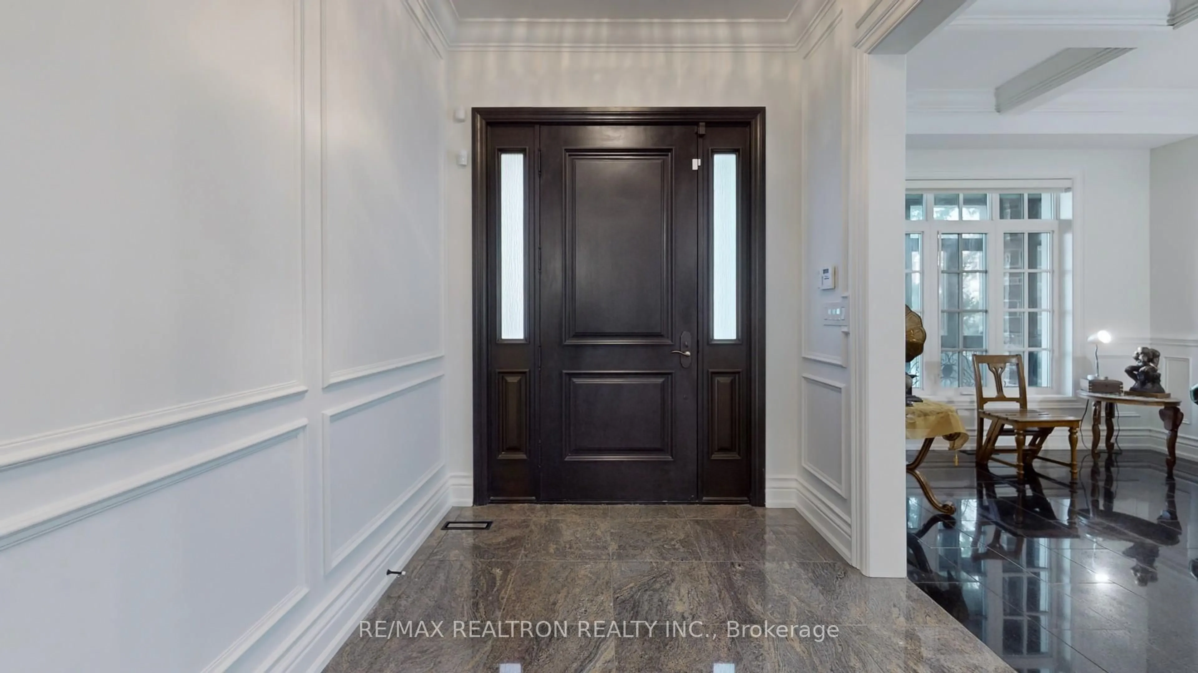 Indoor entryway for 46A Puccini Dr, Richmond Hill Ontario L4E 2Y6