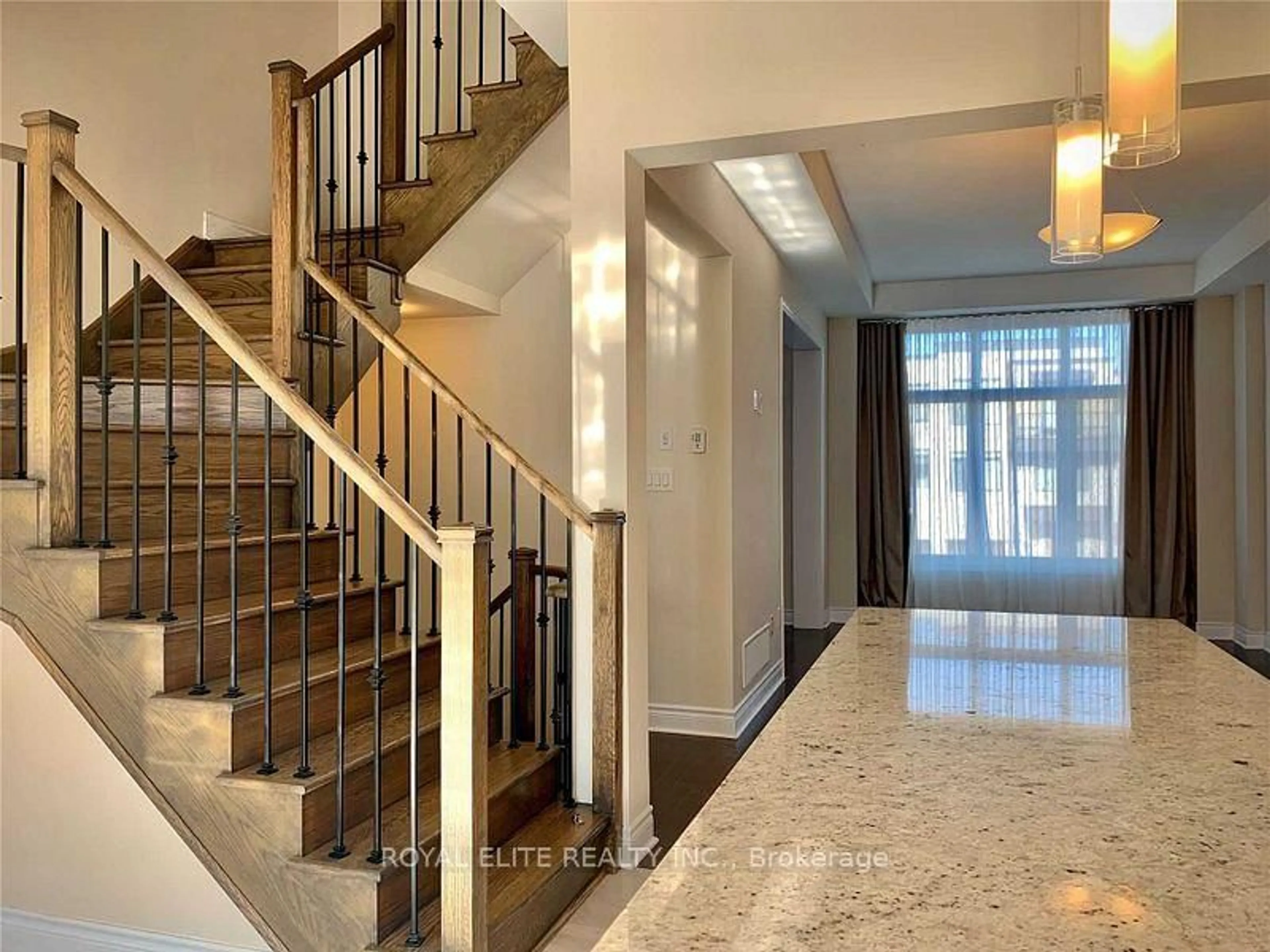 Indoor foyer for 605 Marc Santi Blvd, Vaughan Ontario L6A 4Z8