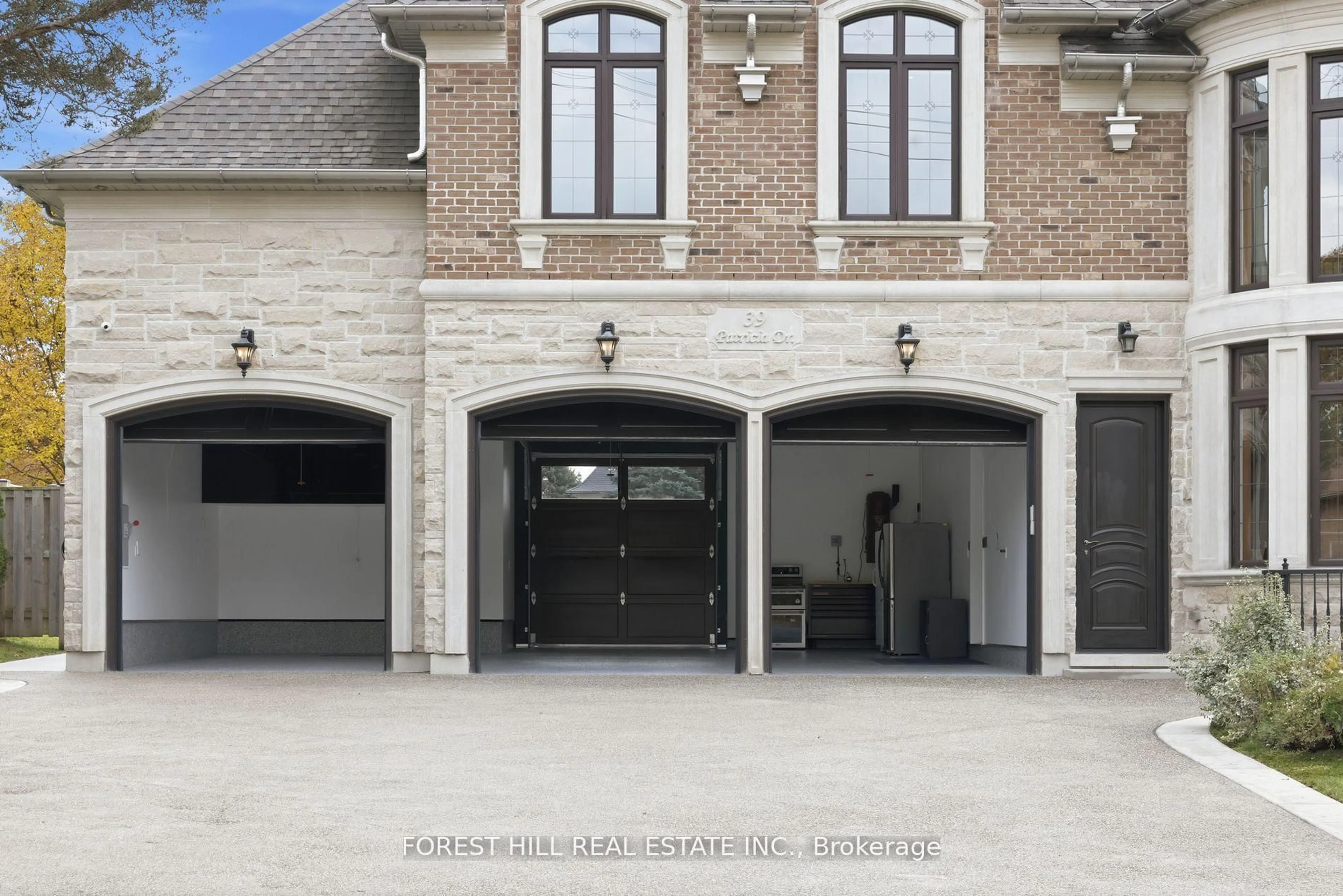 Unknown for 39 Patricia Dr, King Ontario L7B 1H5