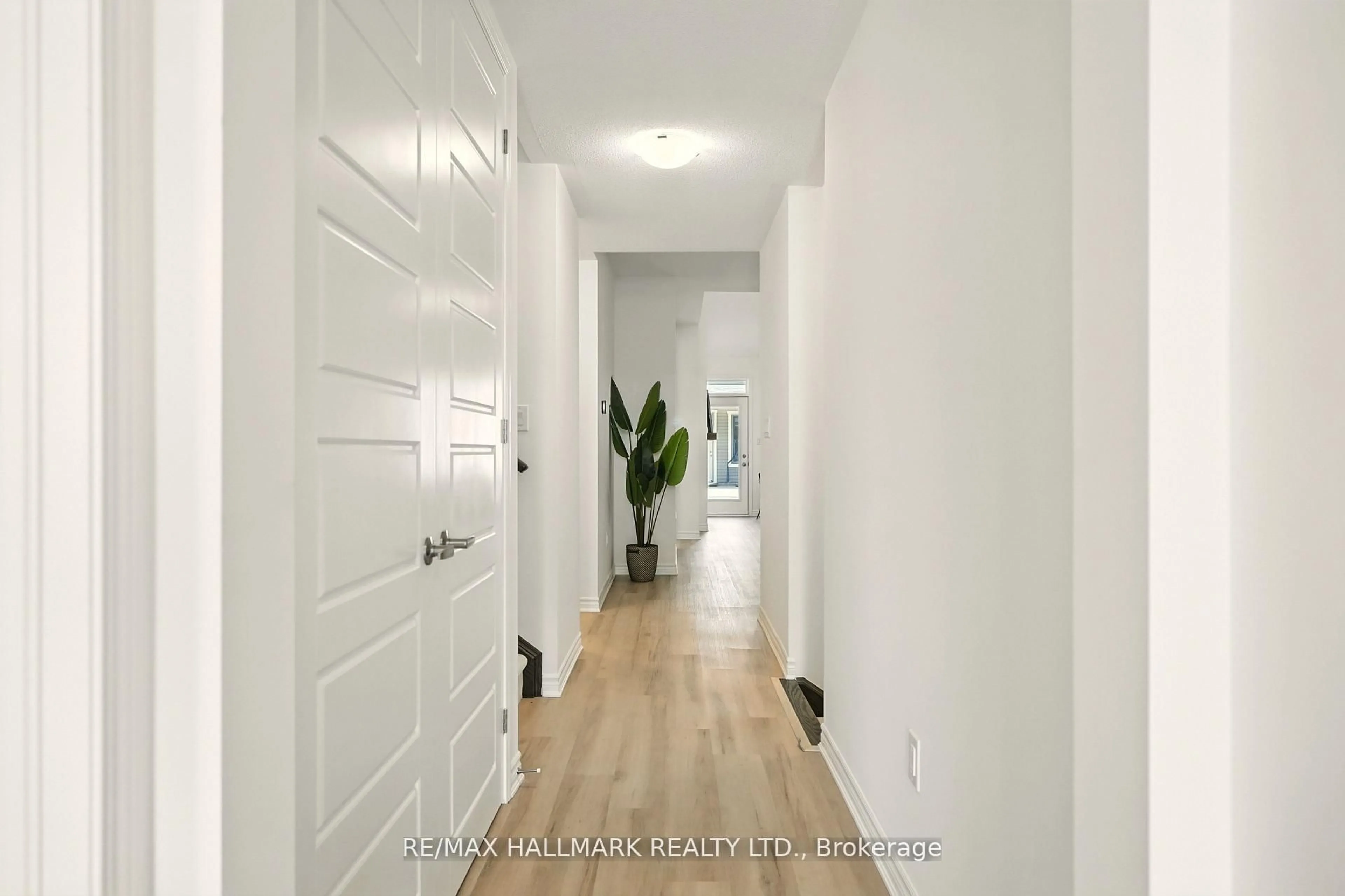 Indoor entryway for 716 Keast Pl, Innisfil Ontario L9S 0S9