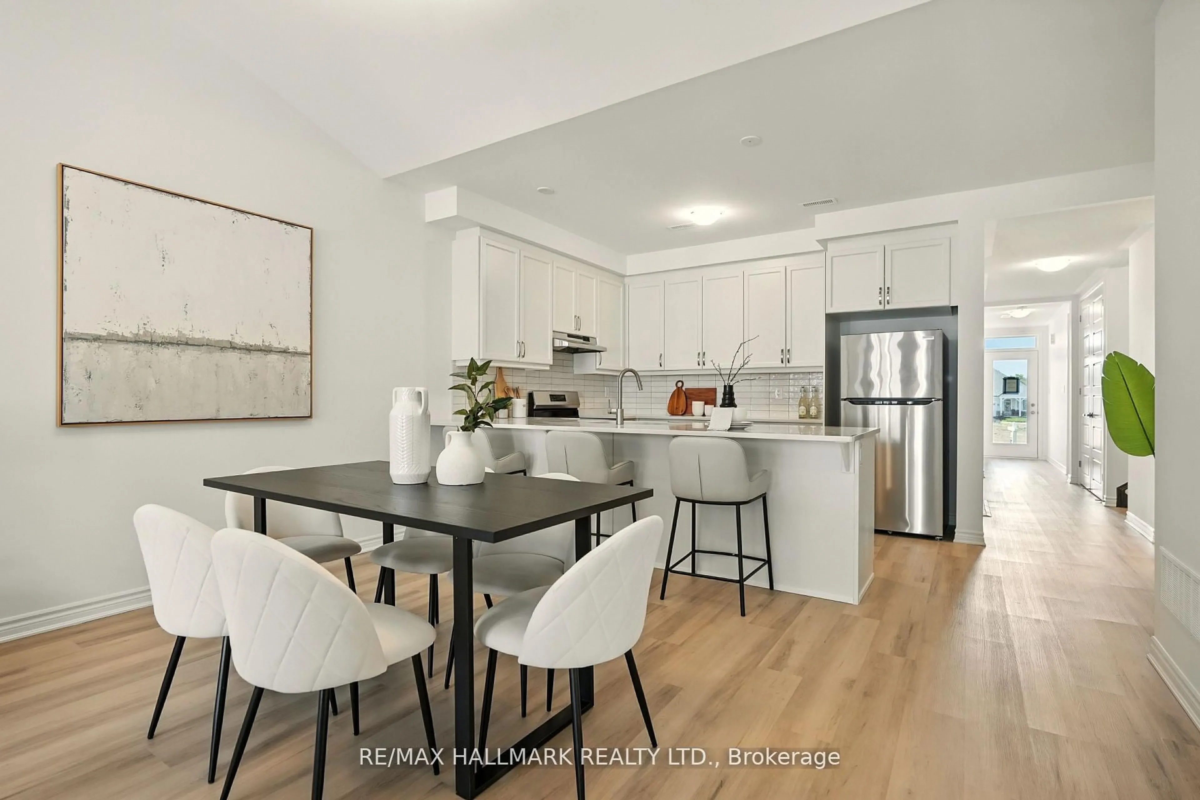 Open concept kitchen, unknown for 716 Keast Pl, Innisfil Ontario L9S 0S9