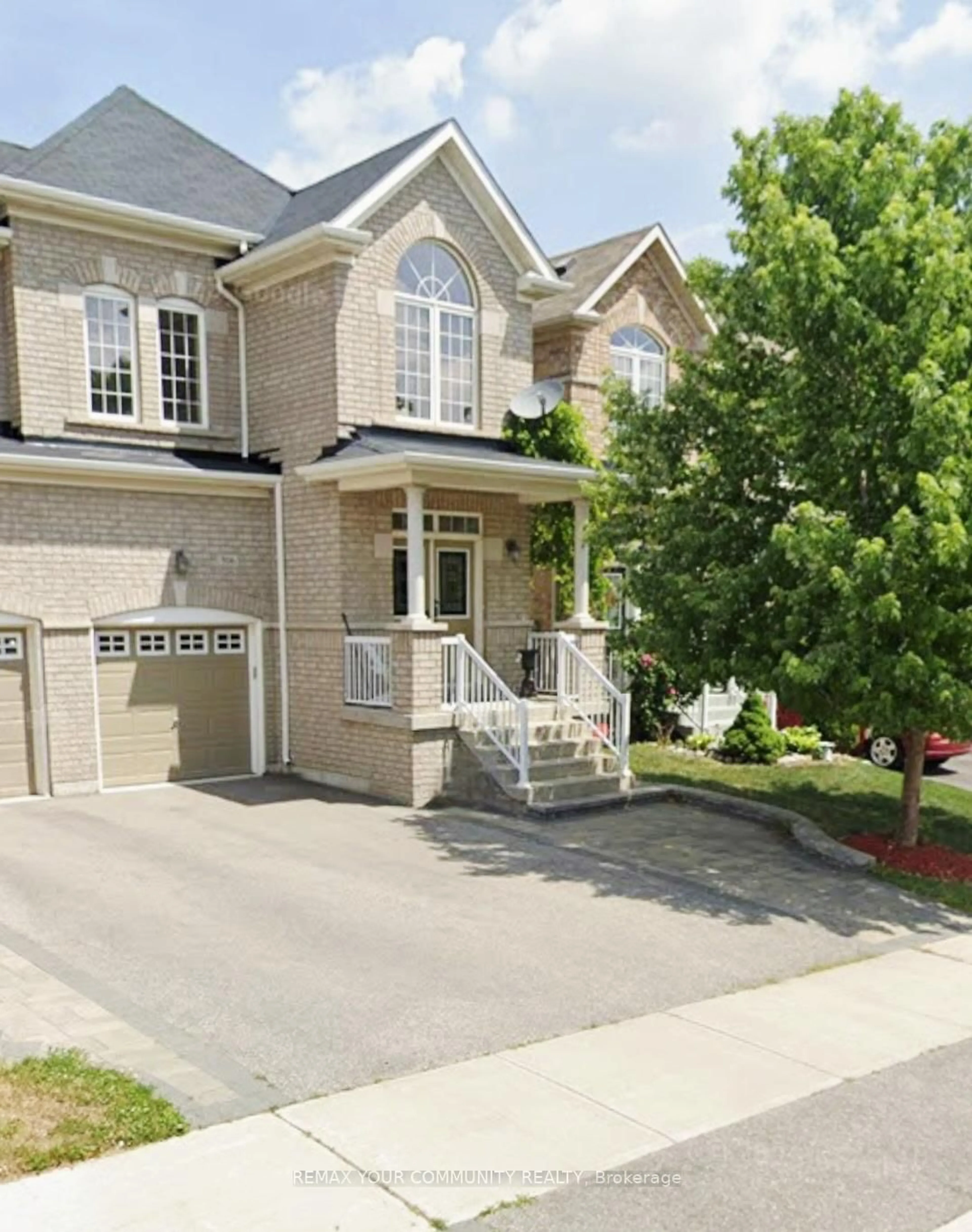 Home with brick exterior material, street for 506 Foxcroft Blvd, Newmarket Ontario L3X 3L6