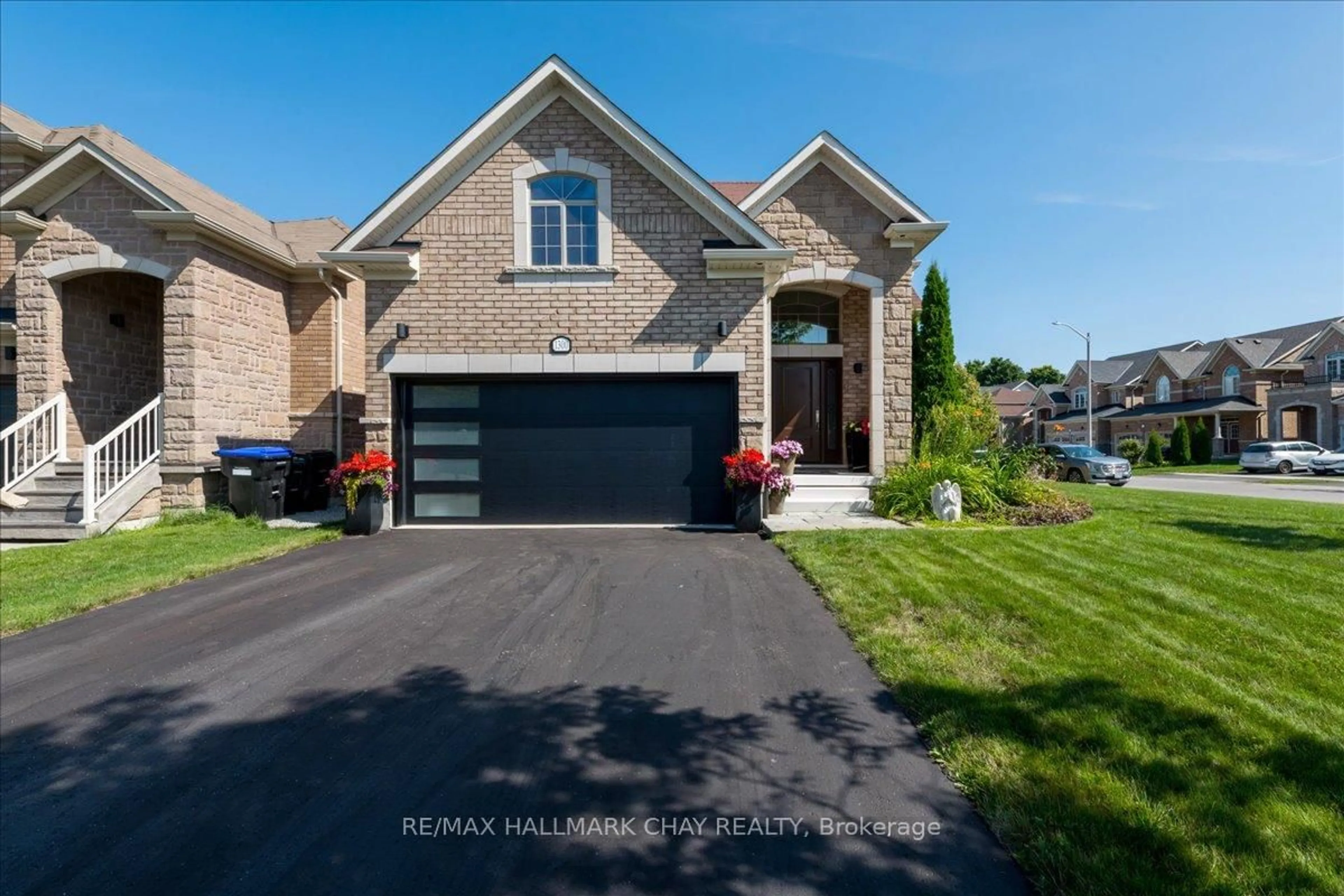 Home with brick exterior material, street for 1300 Hunter St, Innisfil Ontario L9S 0H1