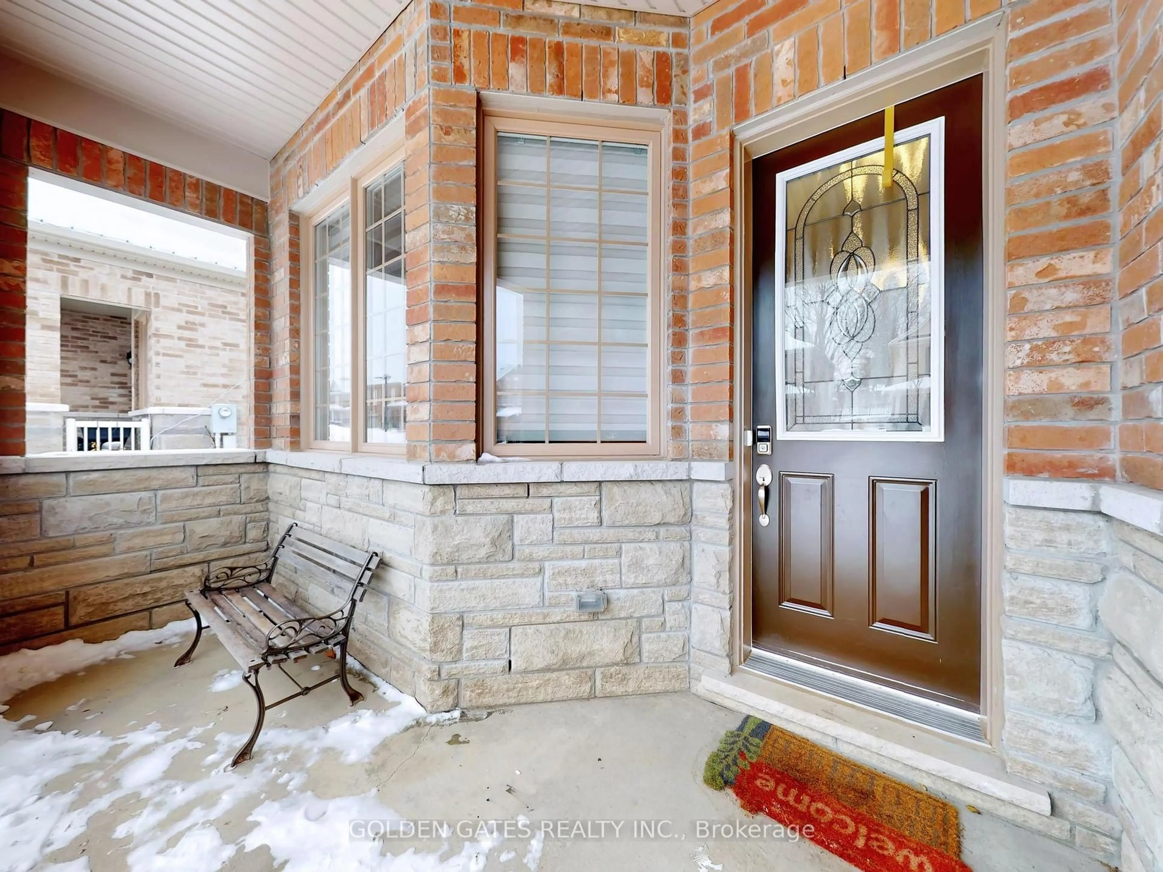 Indoor entryway for 132 Kingsmere Cres, New Tecumseth Ontario L9R 0K8