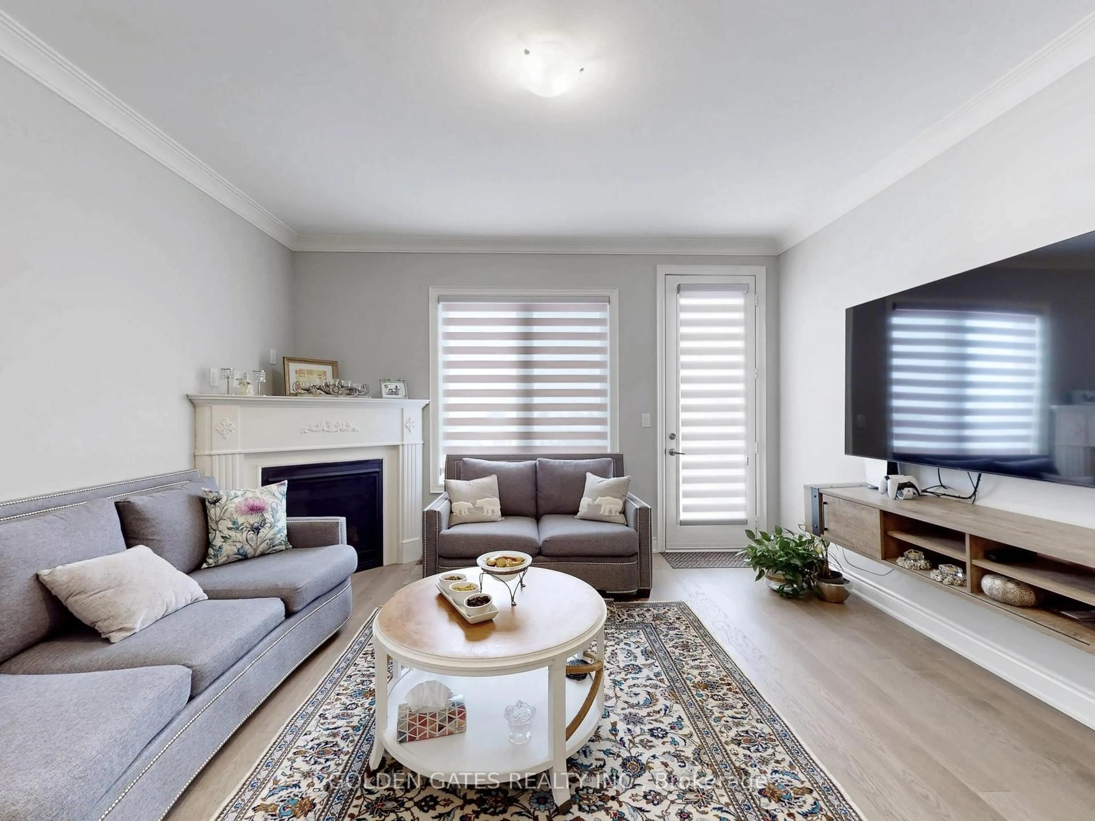 Living room with furniture, unknown for 132 Kingsmere Cres, New Tecumseth Ontario L9R 0K8