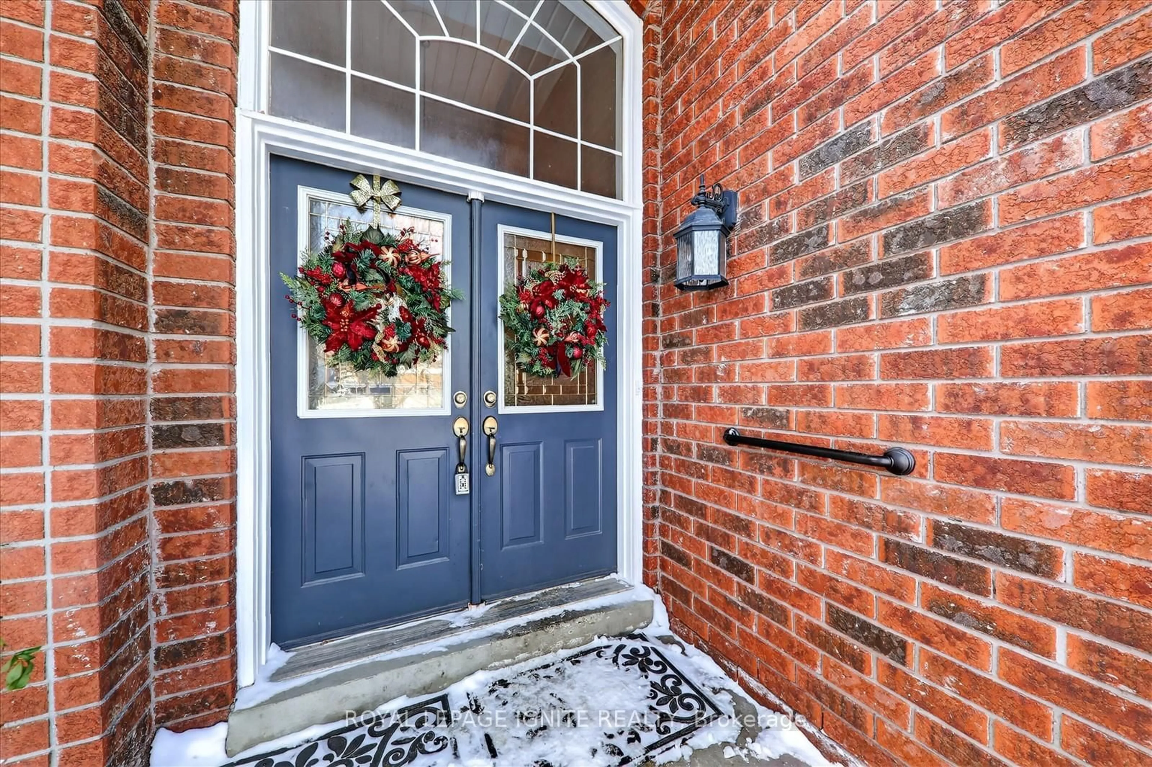 Indoor entryway for 215 Drummond Dr, Vaughan Ontario L6A 3C1