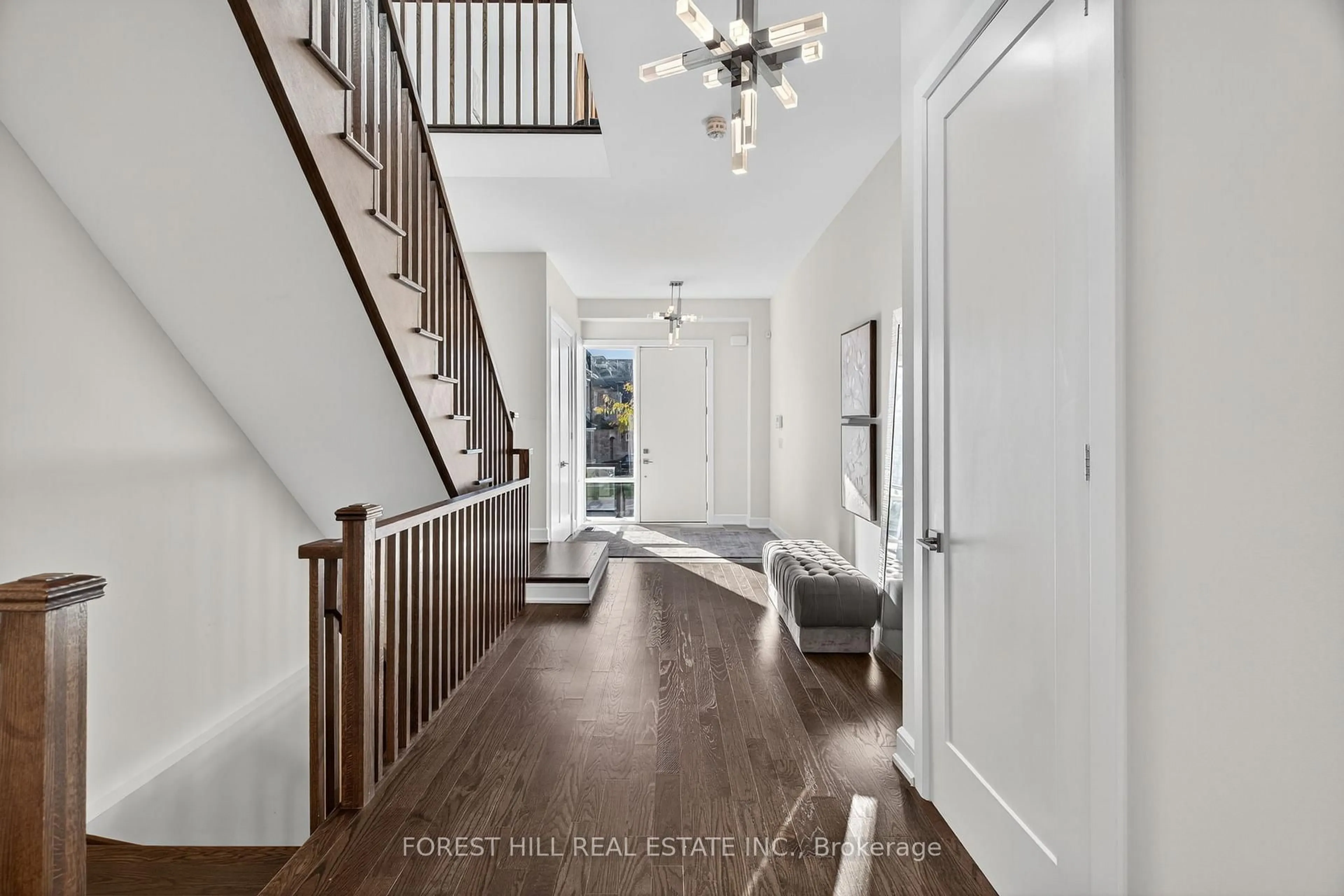 Indoor entryway for 392 Farrell Rd, Vaughan Ontario L6A 4W8
