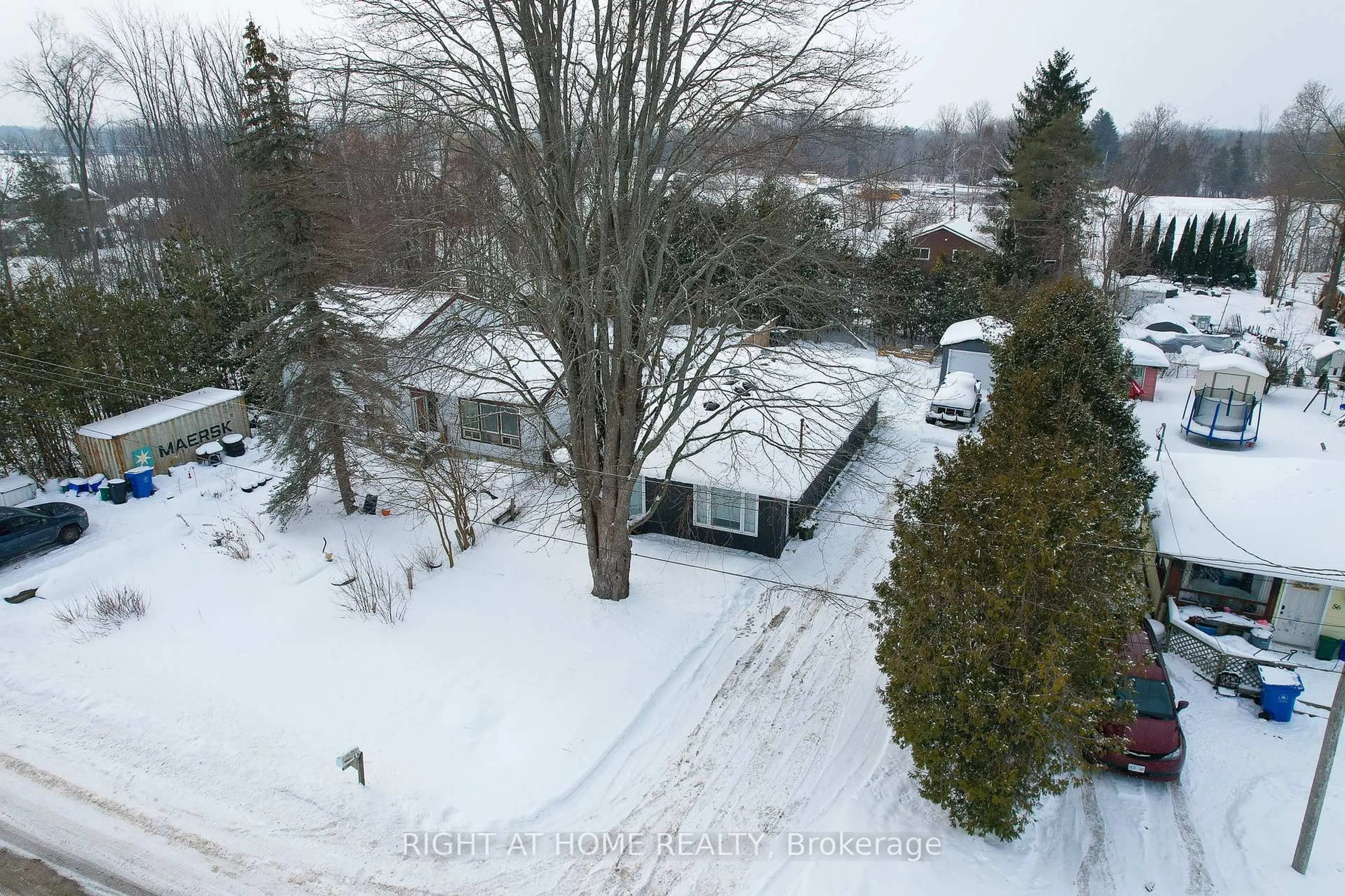 A pic from outside/outdoor area/front of a property/back of a property/a pic from drone, street for 54 Blue Jay Blvd, Georgina Ontario L0E 1N0
