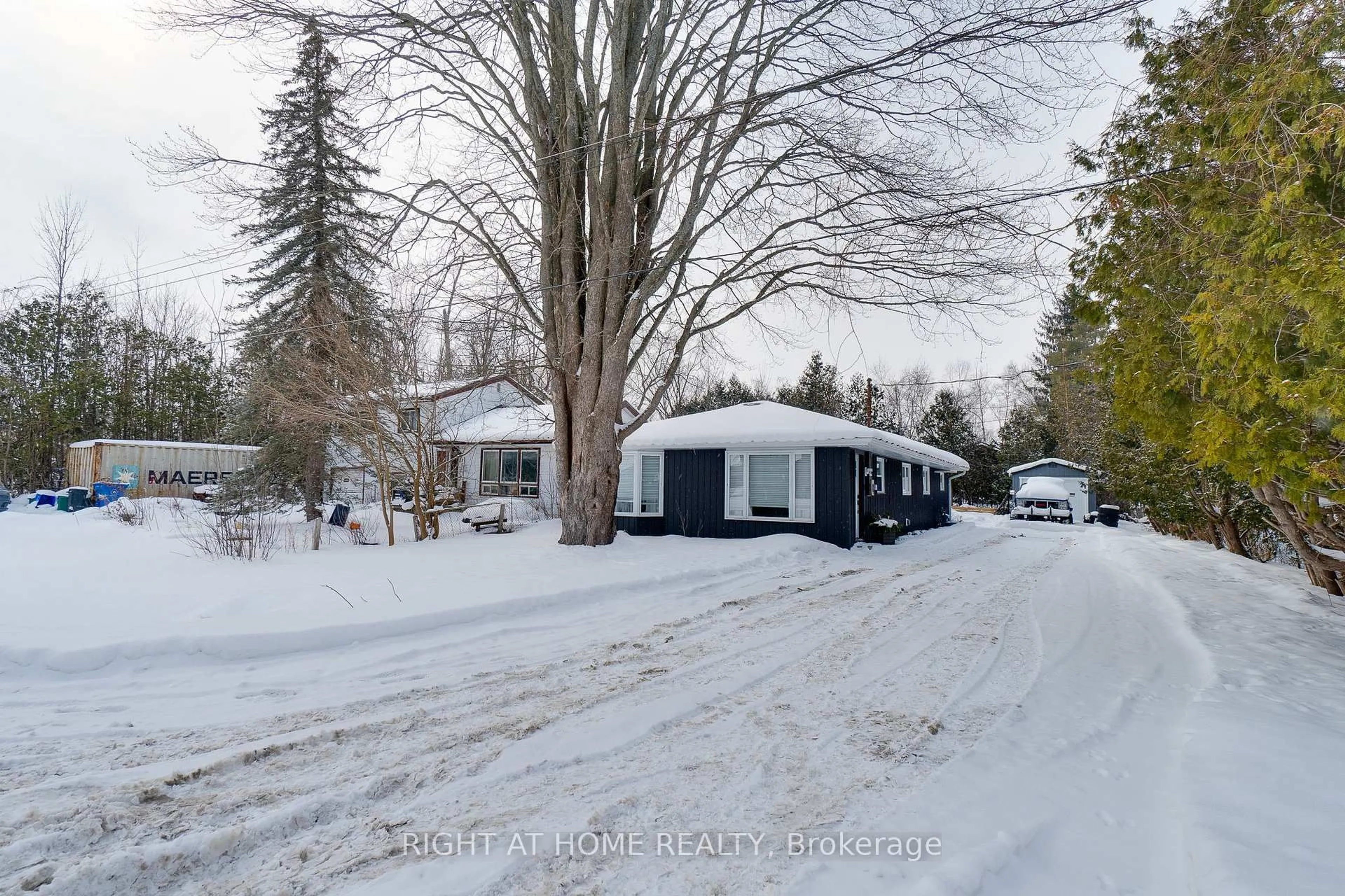 A pic from outside/outdoor area/front of a property/back of a property/a pic from drone, street for 54 Blue Jay Blvd, Georgina Ontario L0E 1N0