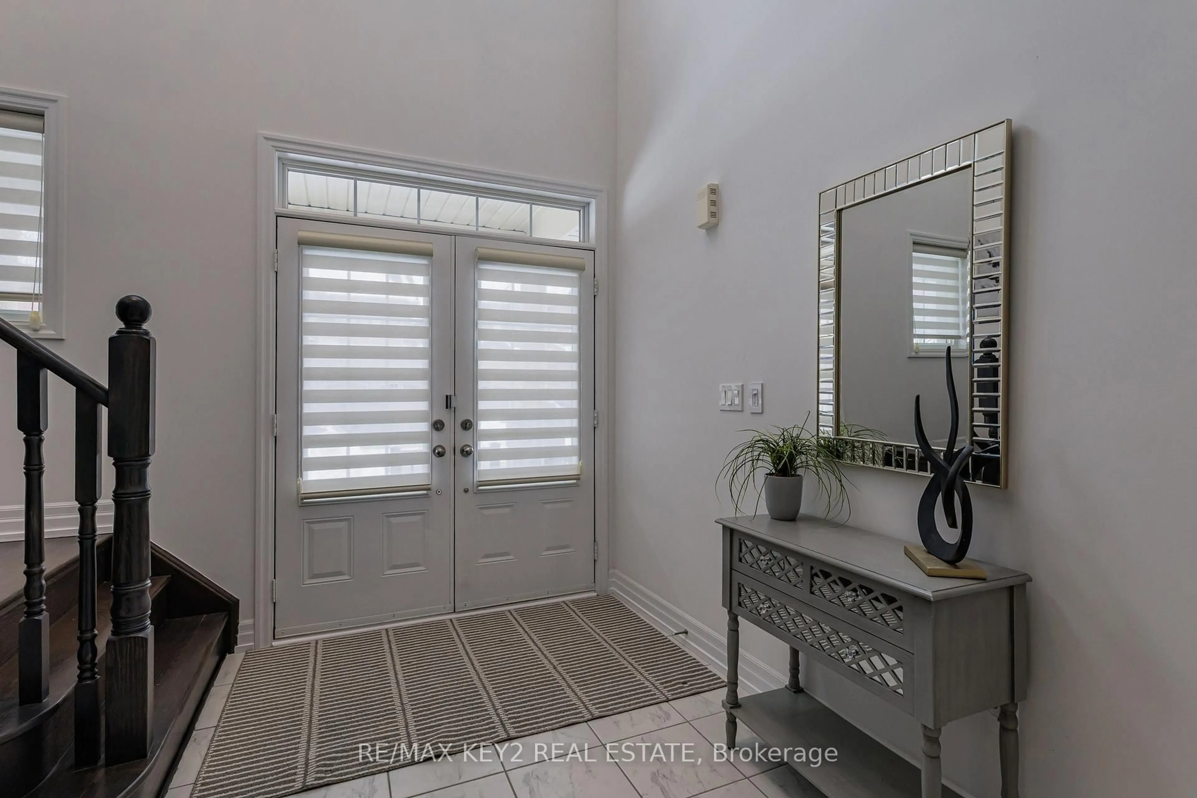 Indoor entryway for 75 Pear Blossom Way, East Gwillimbury Ontario L9N 0T3