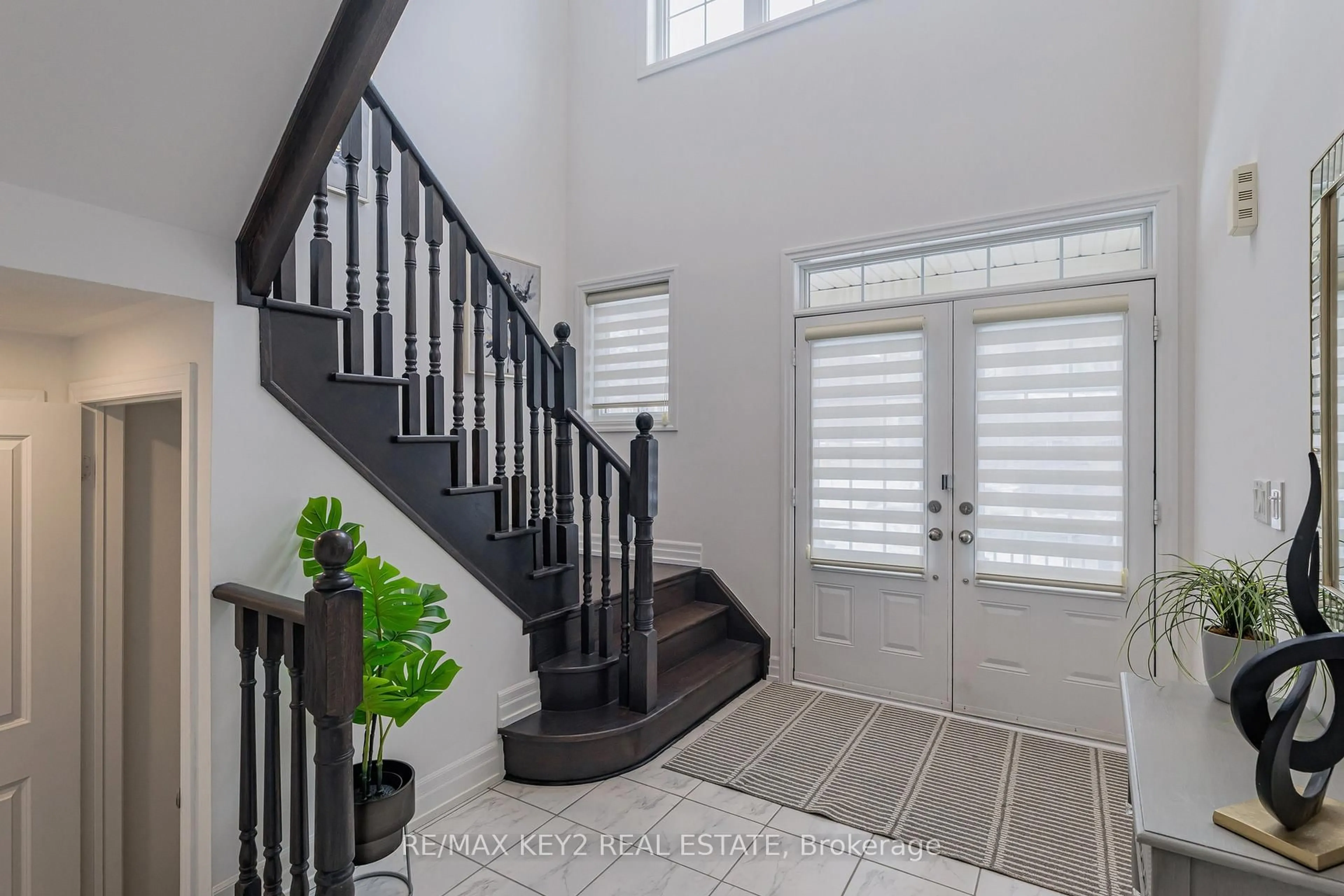 Indoor entryway for 75 Pear Blossom Way, East Gwillimbury Ontario L9N 0T3