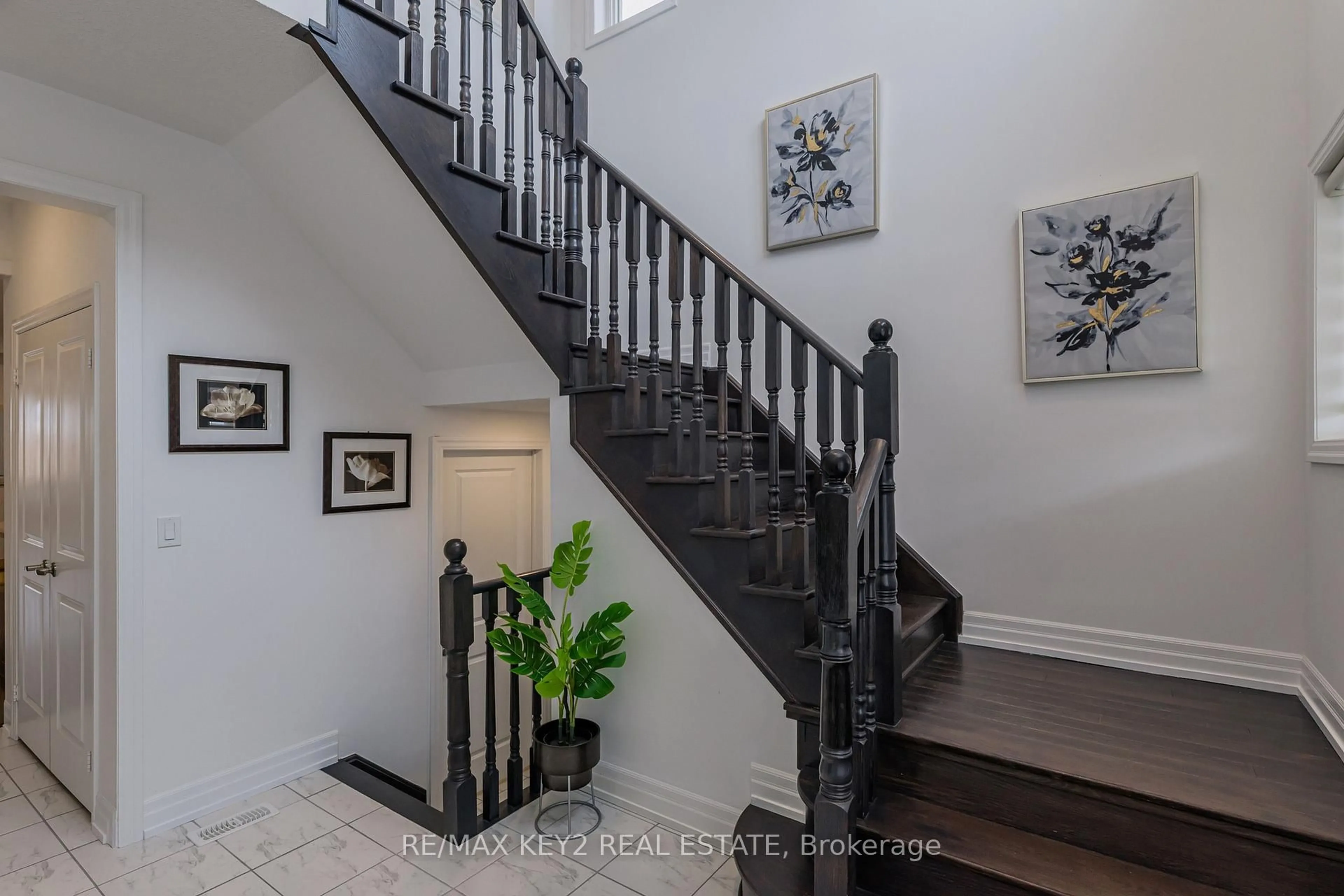 Stairs for 75 Pear Blossom Way, East Gwillimbury Ontario L9N 0T3
