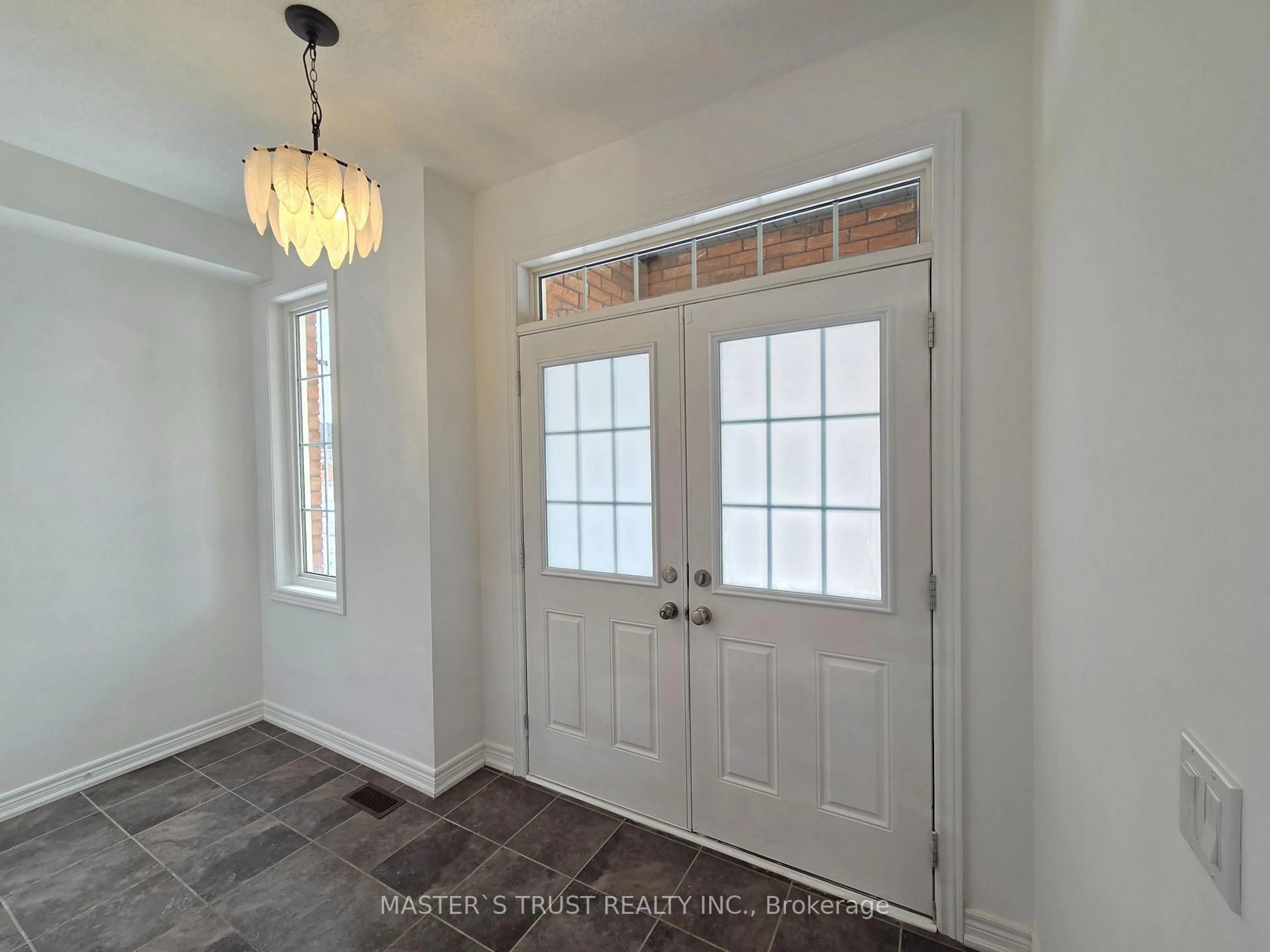 Indoor entryway for 11 Beacon Point St, Markham Ontario L6E 0P3