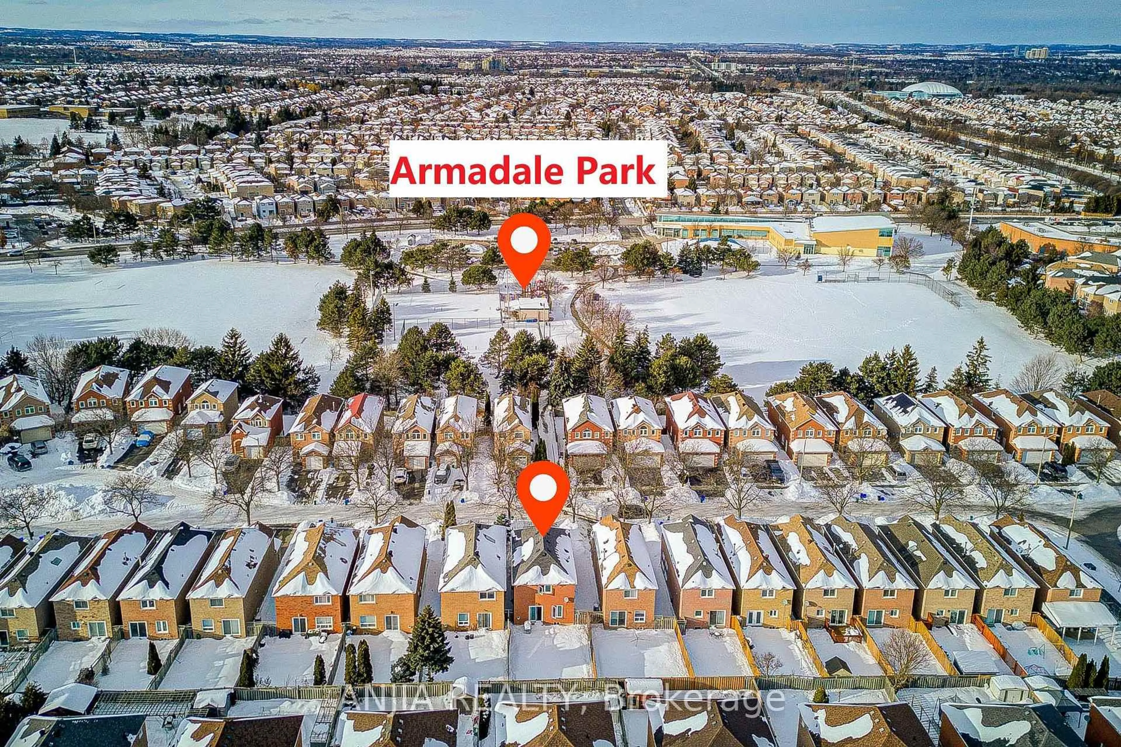 A pic from outside/outdoor area/front of a property/back of a property/a pic from drone, street for 17 Kenborough Crt, Markham Ontario L3S 3P3