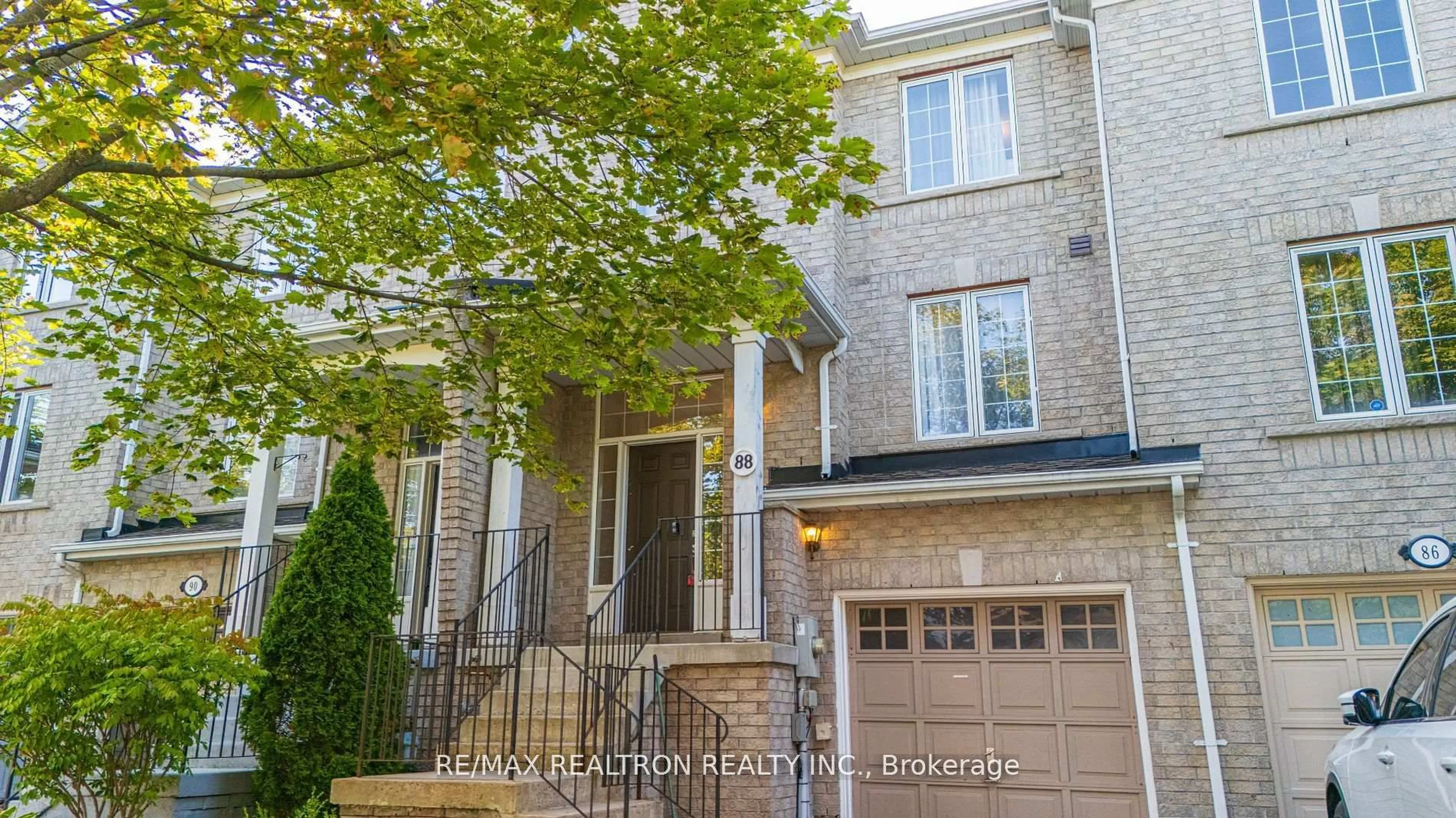 Home with brick exterior material, street for 88 Banbrooke Cres, Newmarket Ontario L3X 2W9