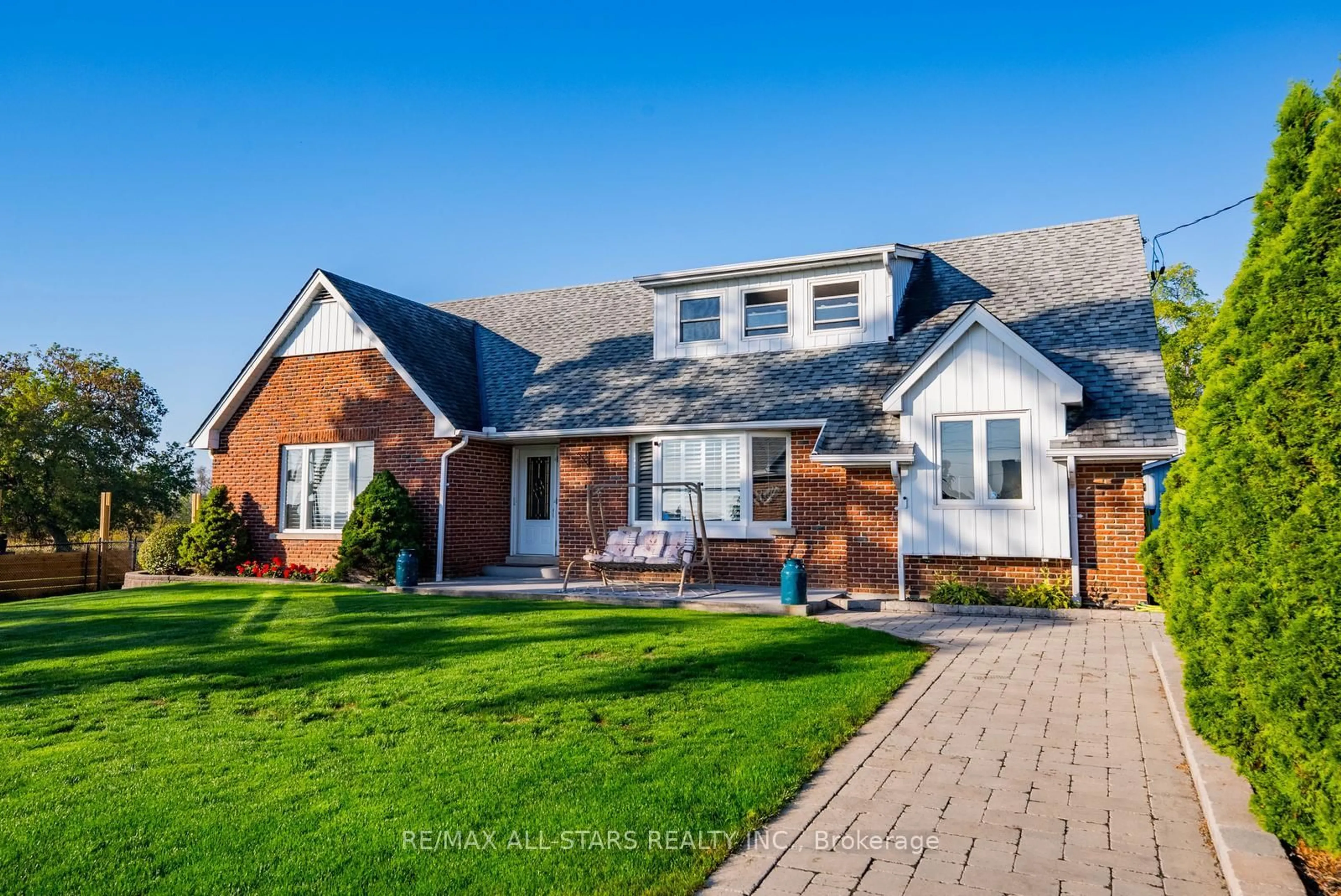 Home with brick exterior material, street for 20 Union St, Whitchurch-Stouffville Ontario L0H 1G0