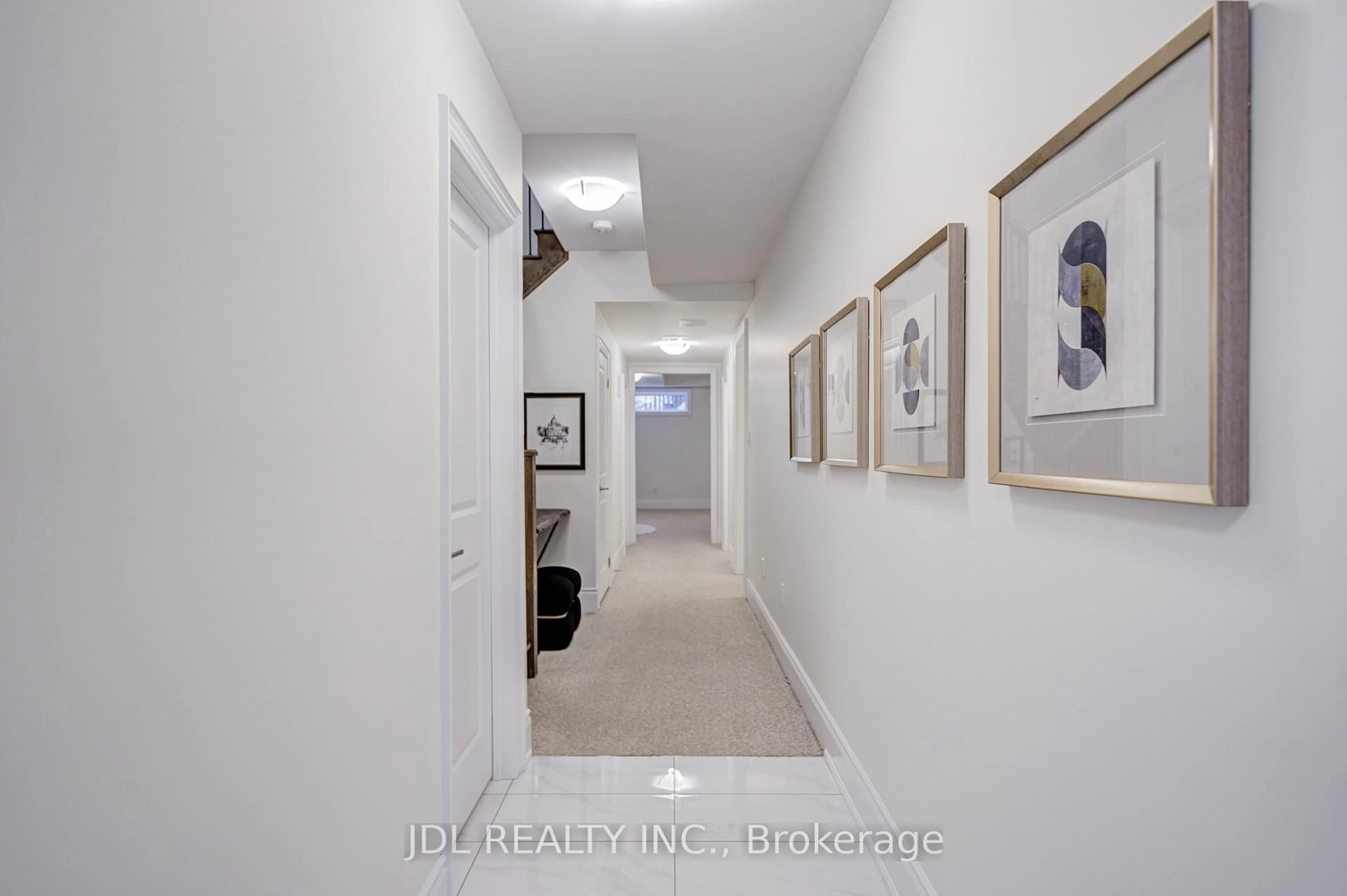 Indoor foyer for 94 Carrville Woods Circ, Vaughan Ontario L6A 4Z6