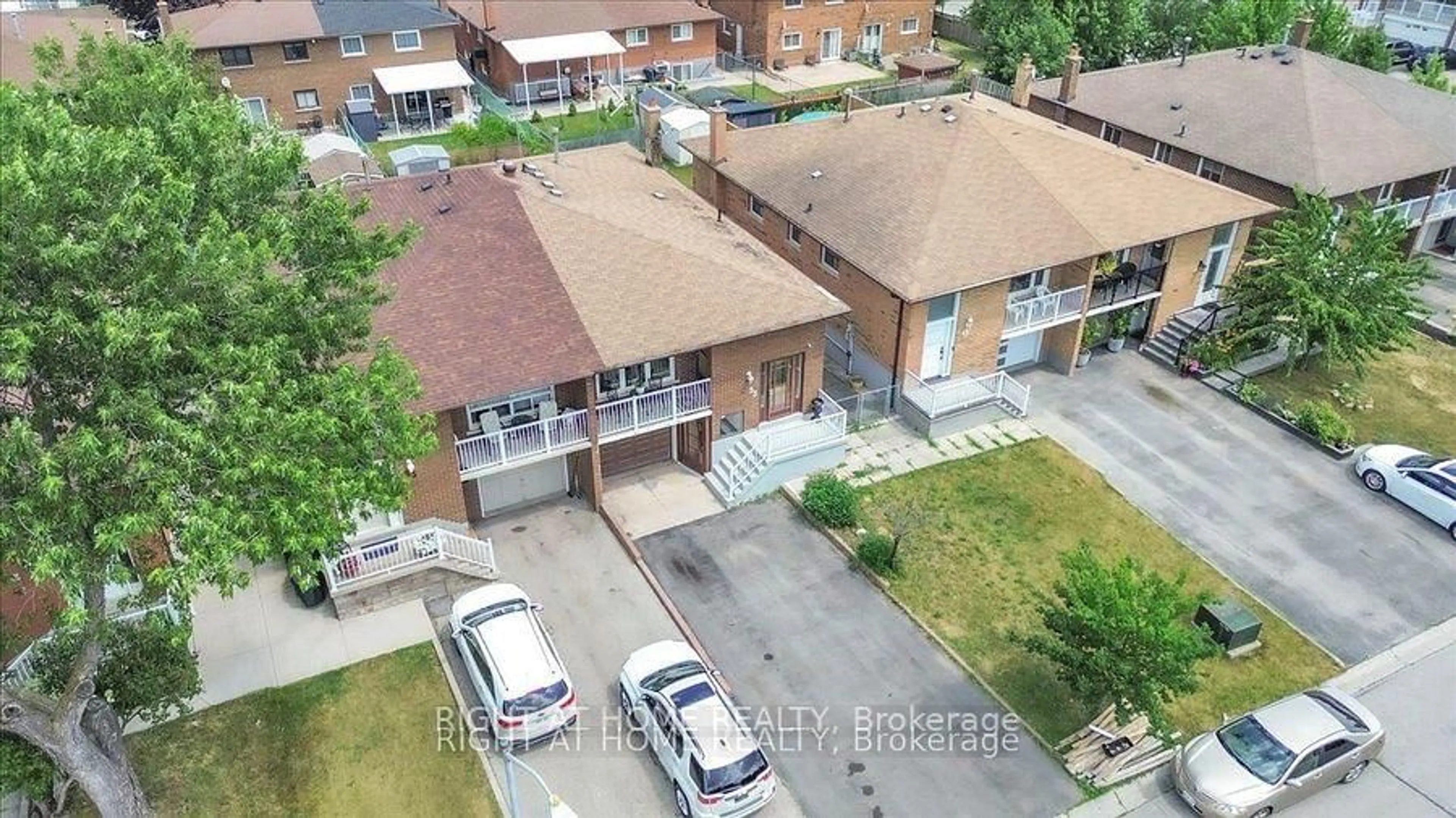 A pic from outside/outdoor area/front of a property/back of a property/a pic from drone, street for 53 Agincourt Rd, Vaughan Ontario L4L 2Z8