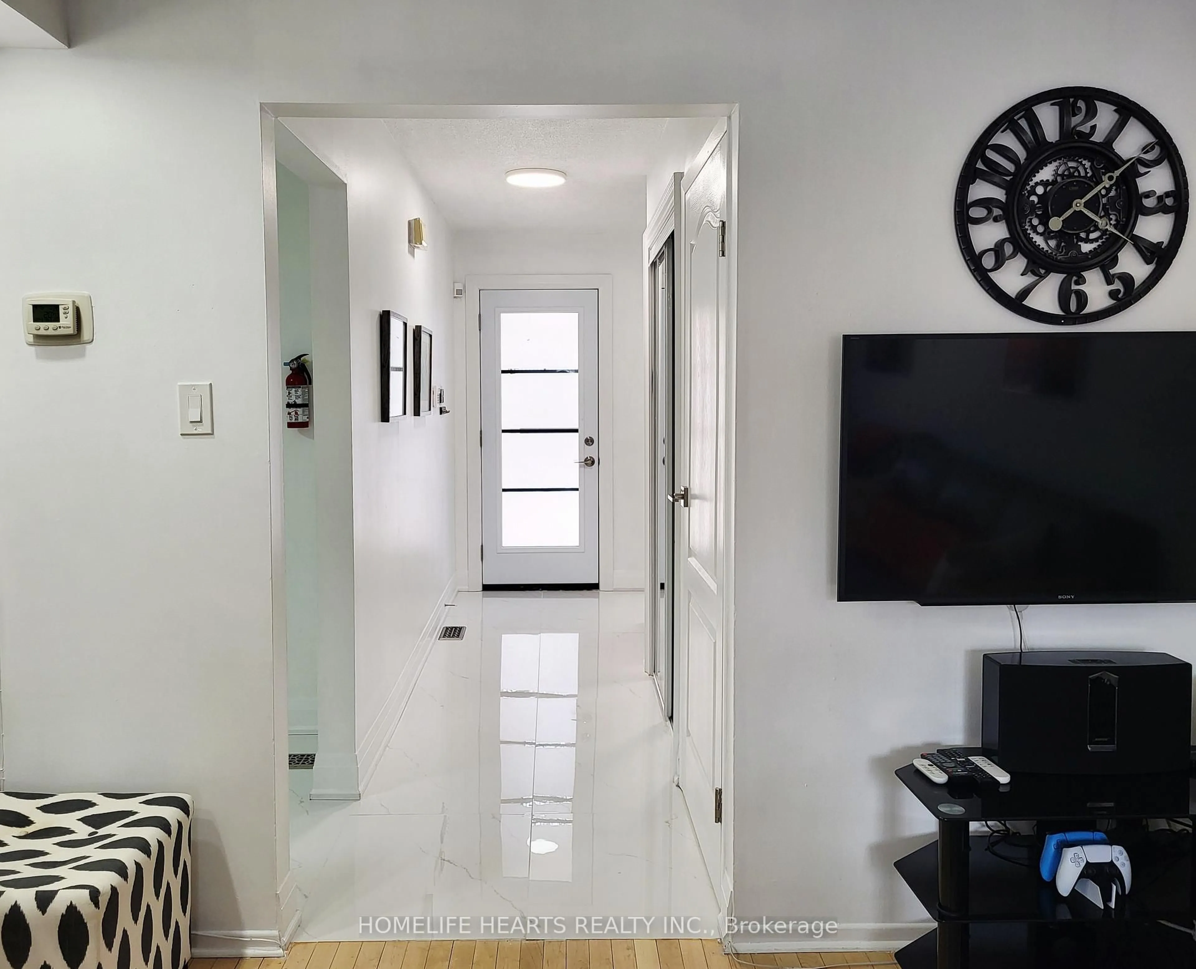 Indoor entryway for 6 Woodglen Way, Markham Ontario L3R 3A8