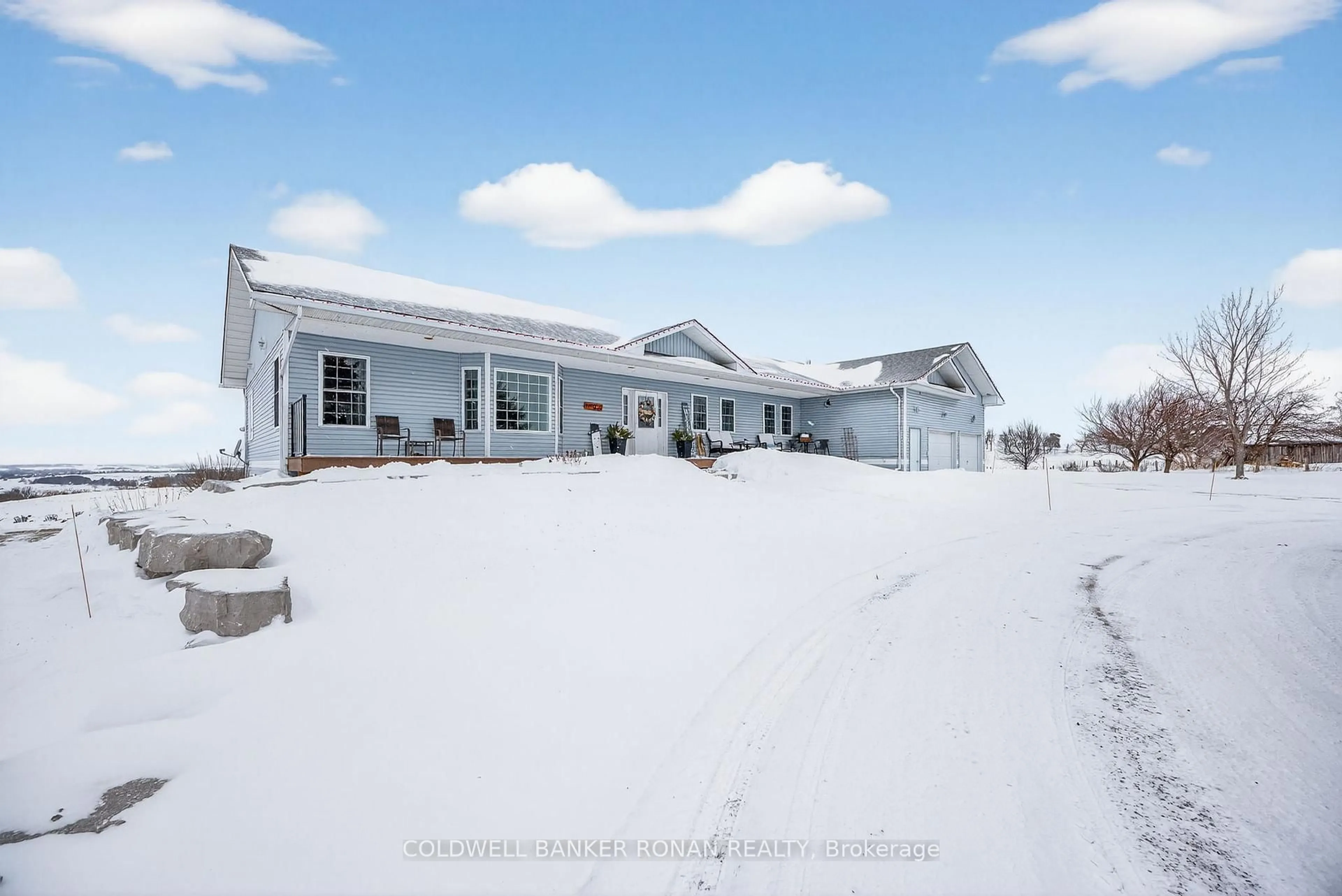 A pic from outside/outdoor area/front of a property/back of a property/a pic from drone, unknown for 4886 15th Sdrd, New Tecumseth Ontario L0L 1L0