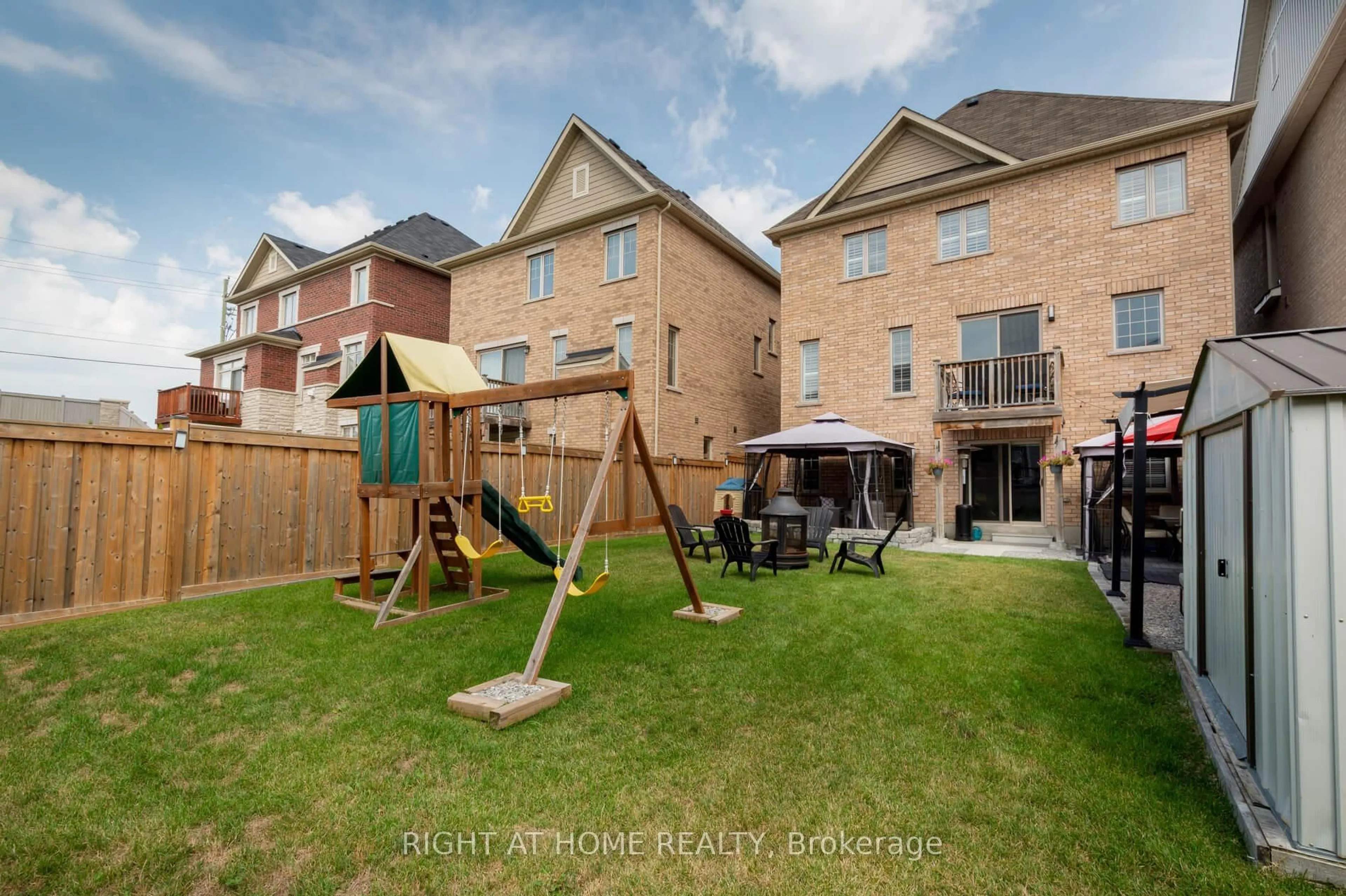 A pic from outside/outdoor area/front of a property/back of a property/a pic from drone, street for 5 Pridham Pl, New Tecumseth Ontario L0G 1W0