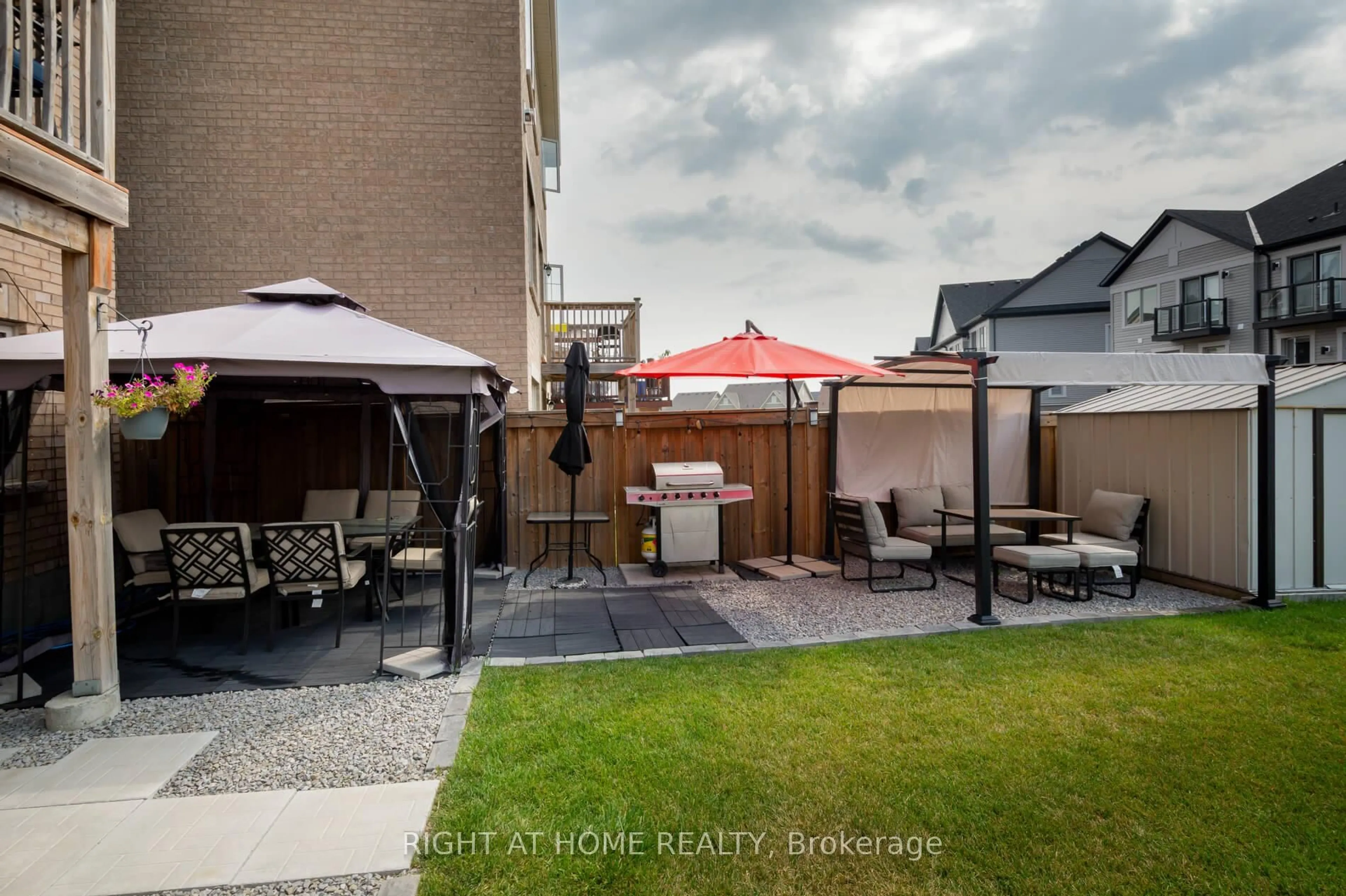 Patio, street for 5 Pridham Pl, New Tecumseth Ontario L0G 1W0