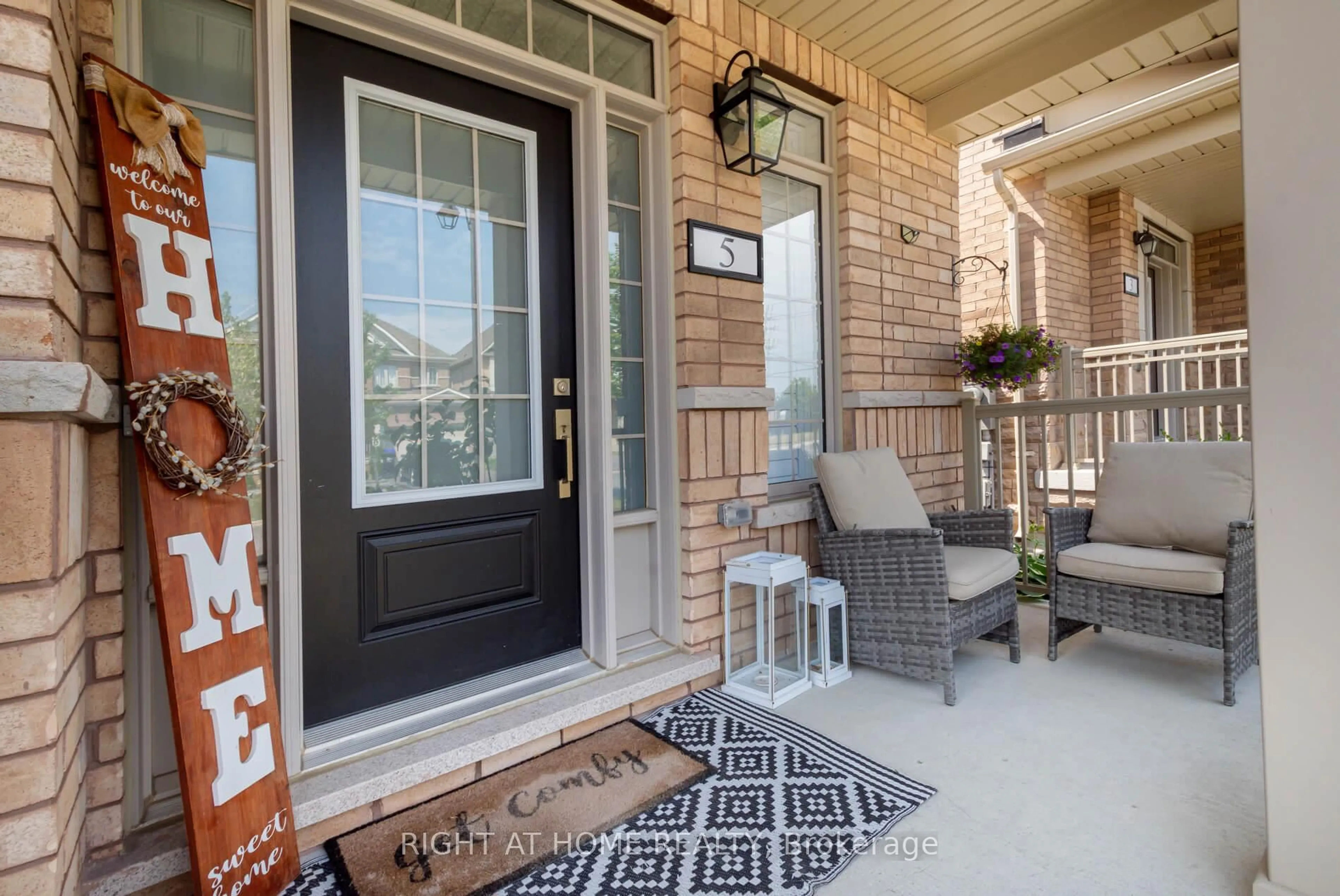 Indoor entryway for 5 Pridham Pl, New Tecumseth Ontario L0G 1W0