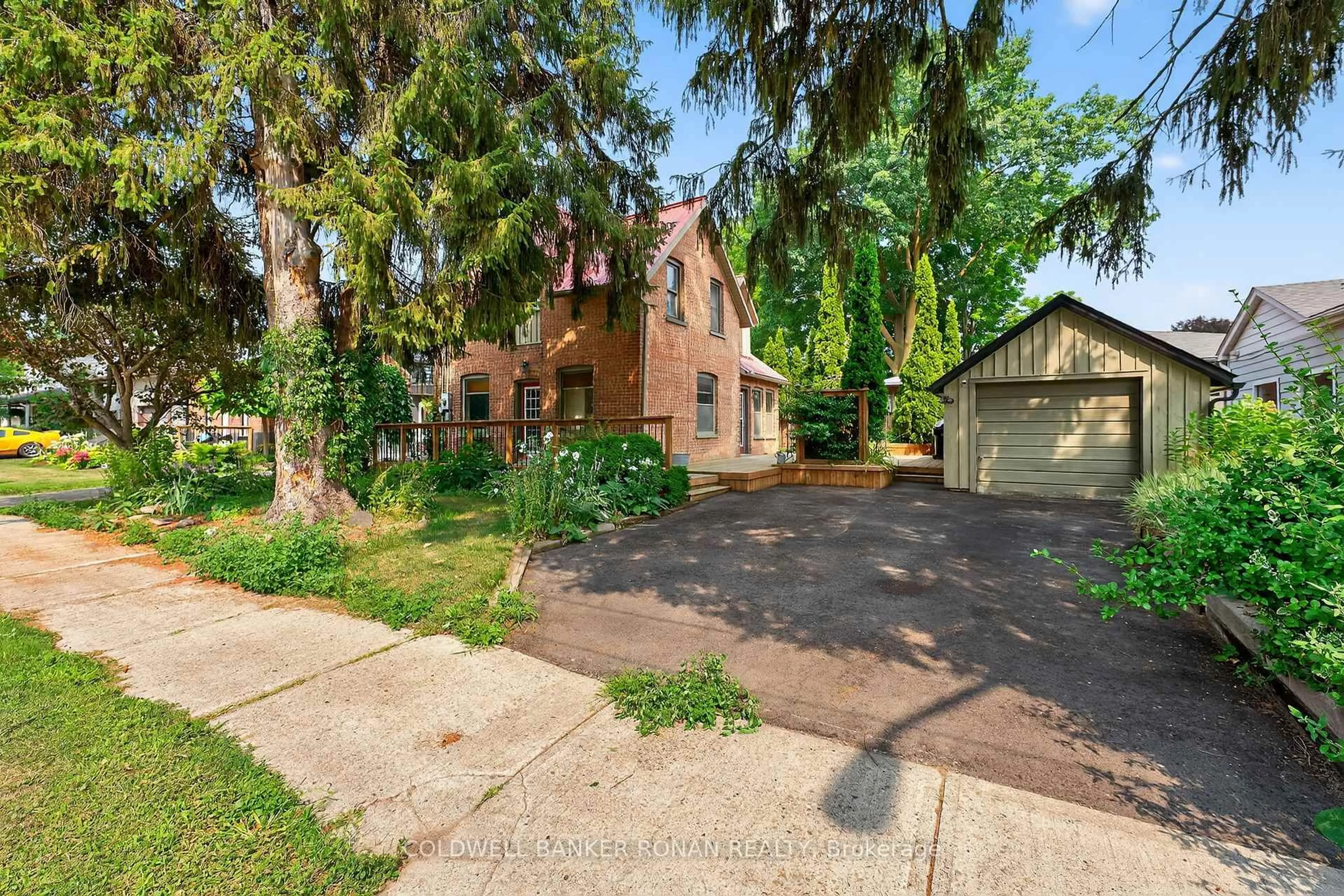 A pic from outside/outdoor area/front of a property/back of a property/a pic from drone, street for 12 Nelson St, New Tecumseth Ontario L9R 1G9