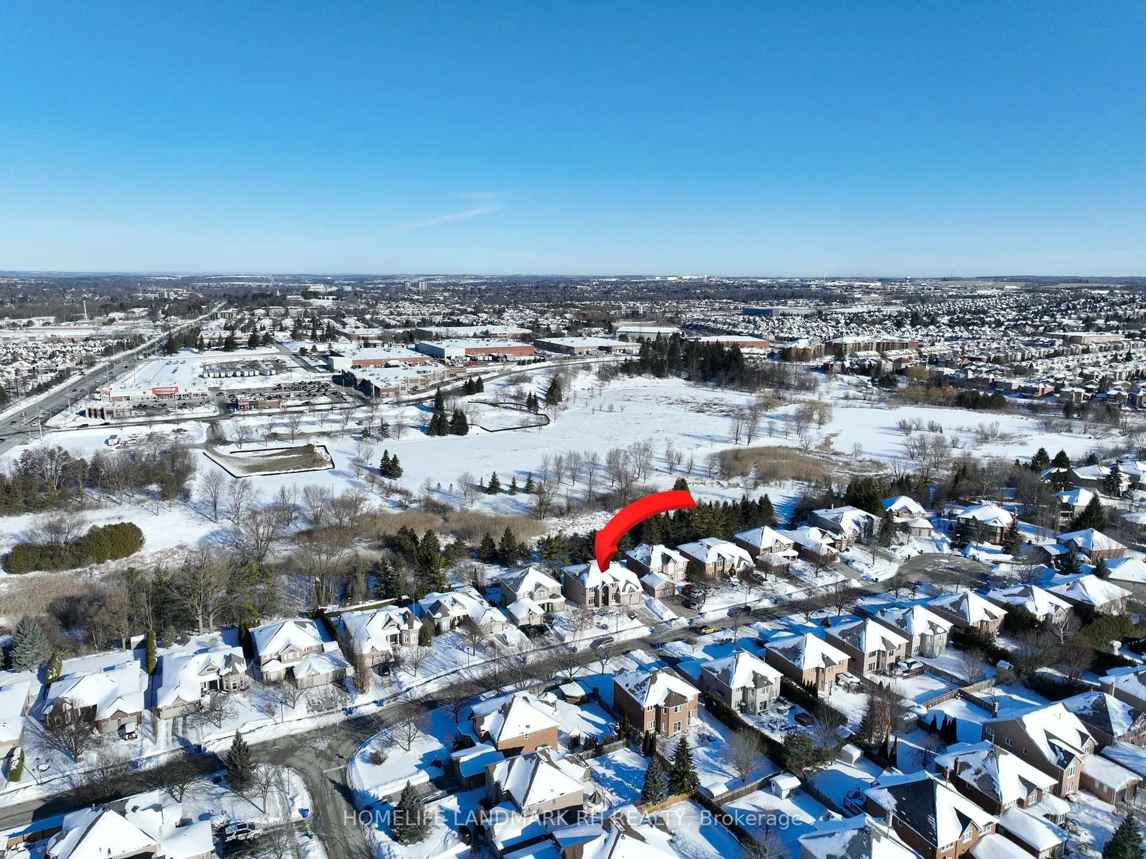 A pic from outside/outdoor area/front of a property/back of a property/a pic from drone, unknown for 567 Holgate Circ, Newmarket Ontario L3X 1V8