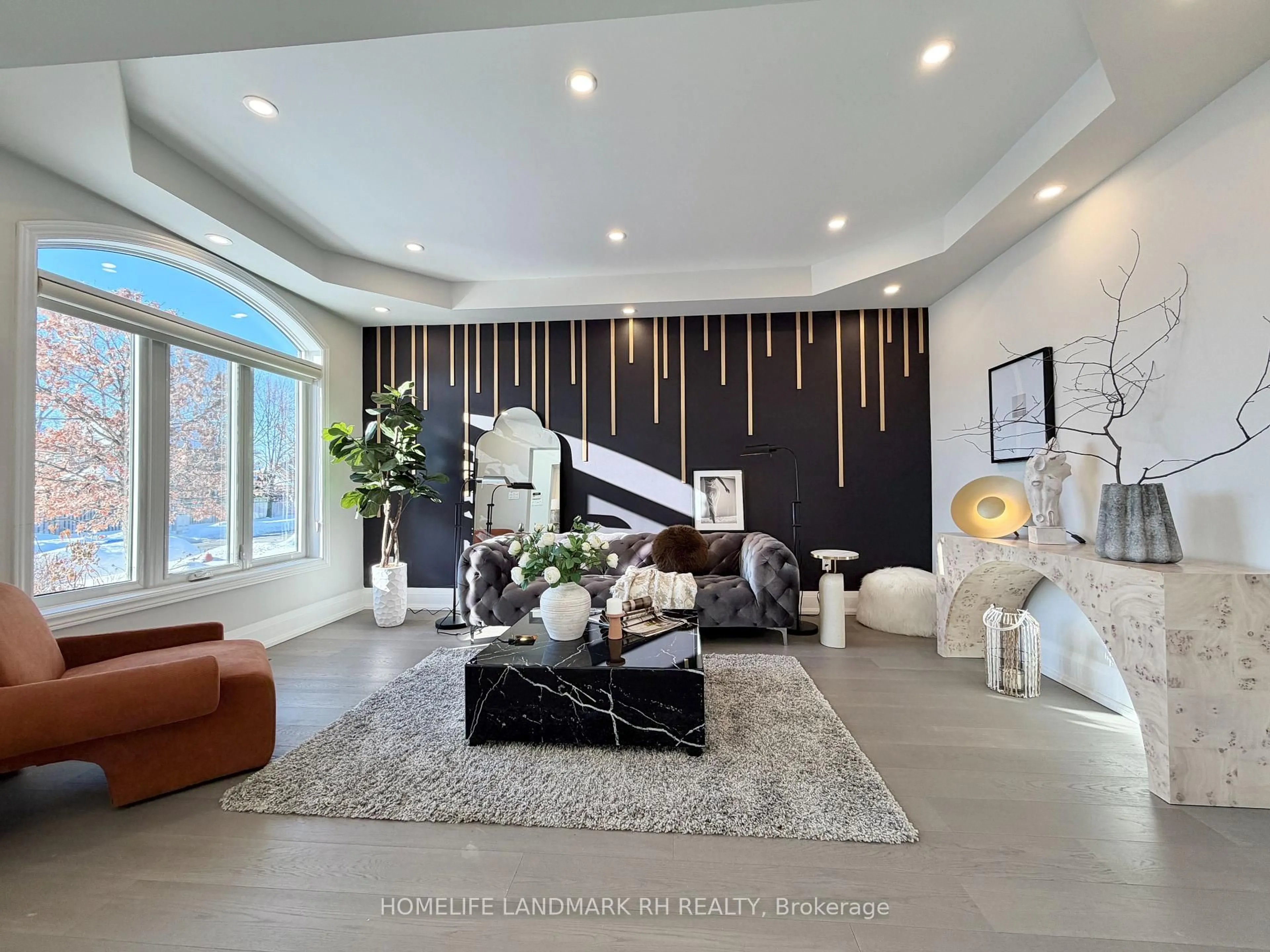 Living room with furniture, unknown for 567 Holgate Circ, Newmarket Ontario L3X 1V8