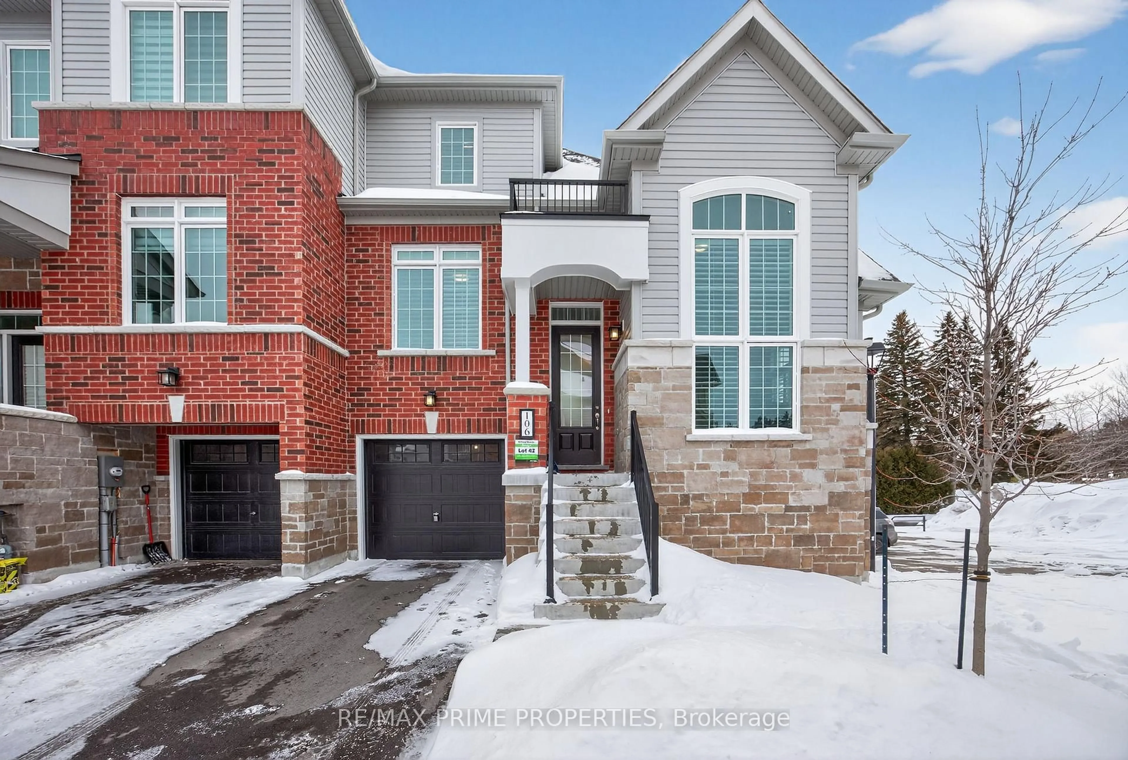 Home with brick exterior material, street for 106 Lyall Stokes Circ, East Gwillimbury Ontario L0G 1M0