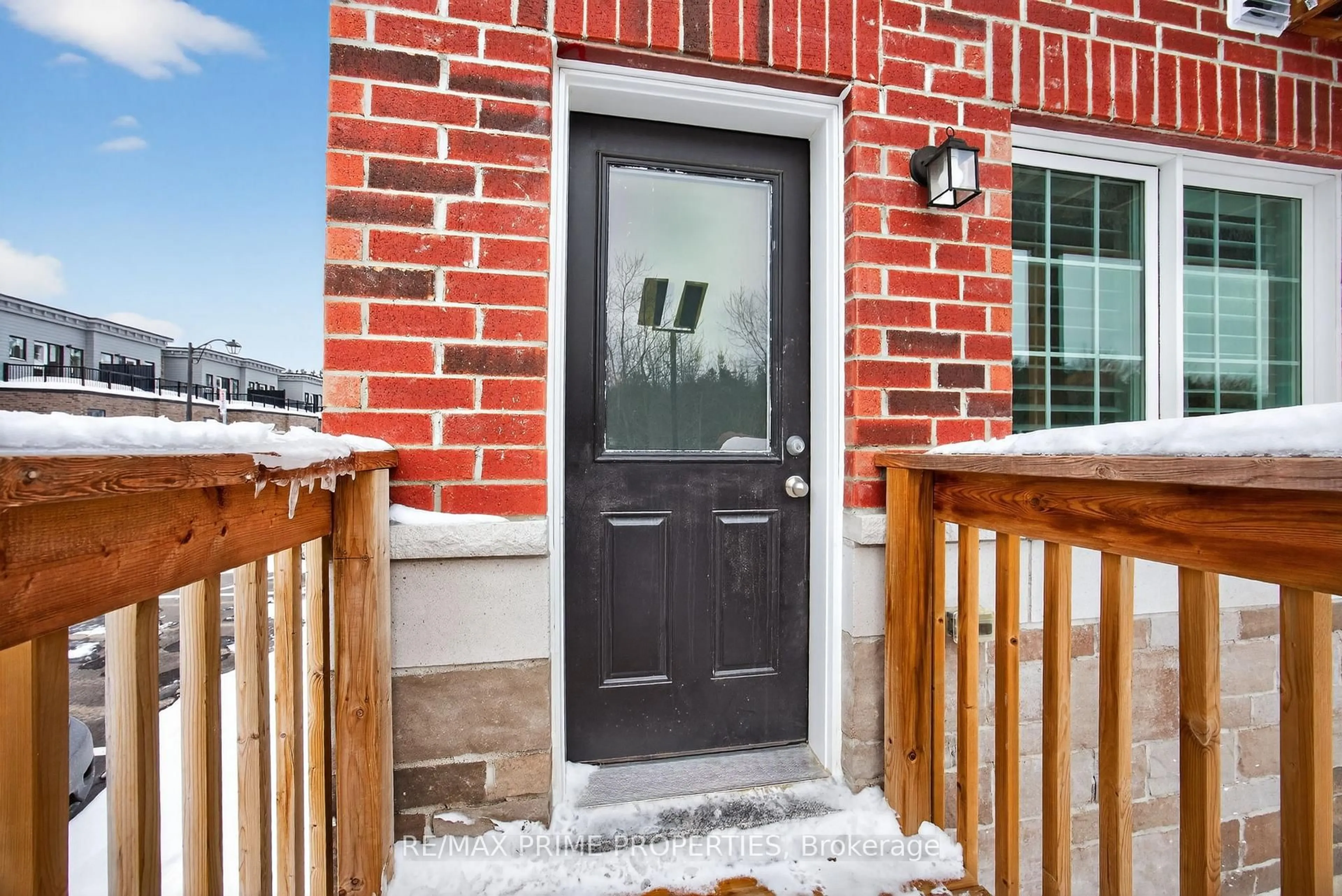Indoor entryway for 106 Lyall Stokes Circ, East Gwillimbury Ontario L0G 1M0