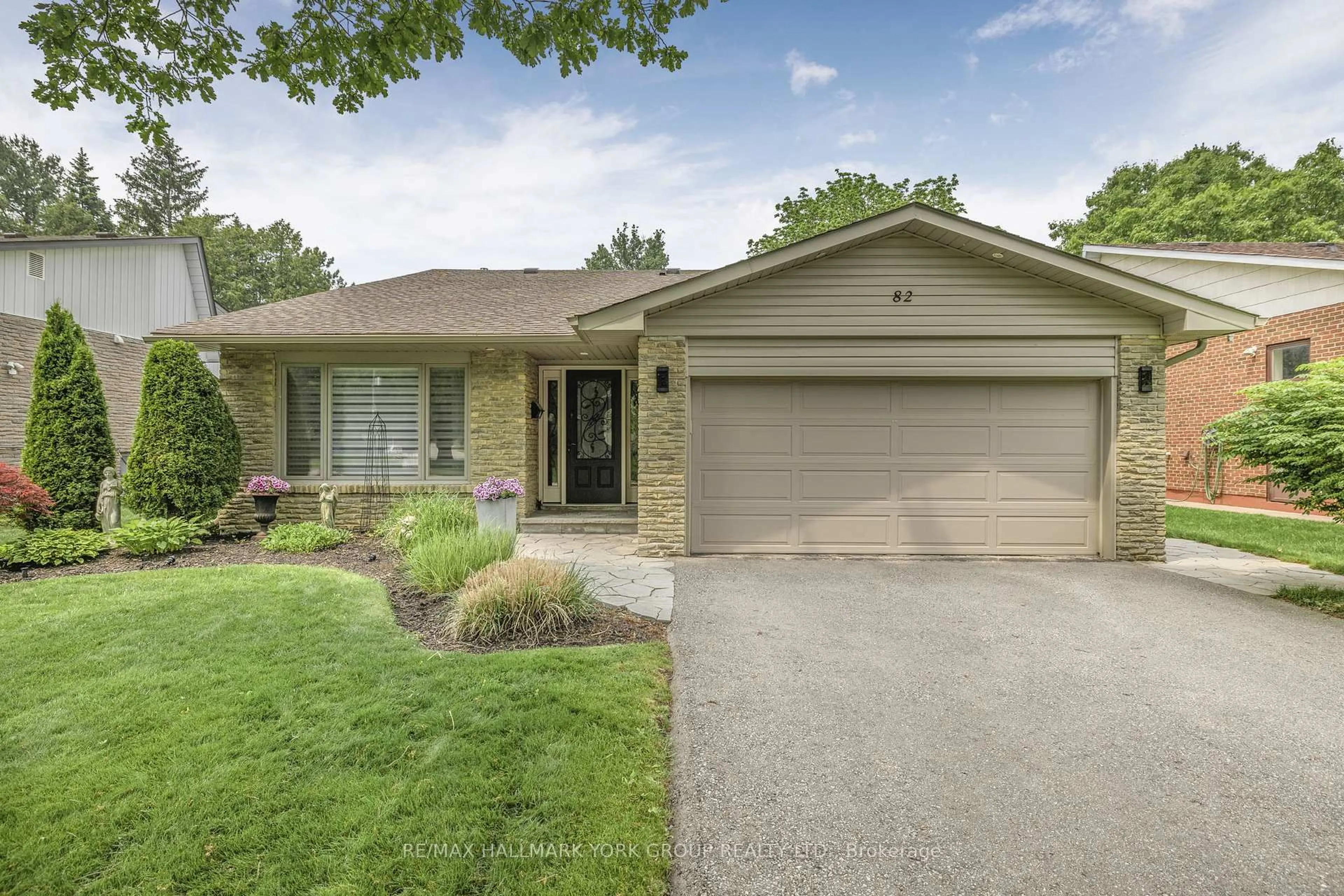 Home with brick exterior material, street for 82 Fairway Dr, Aurora Ontario L4G 2H4