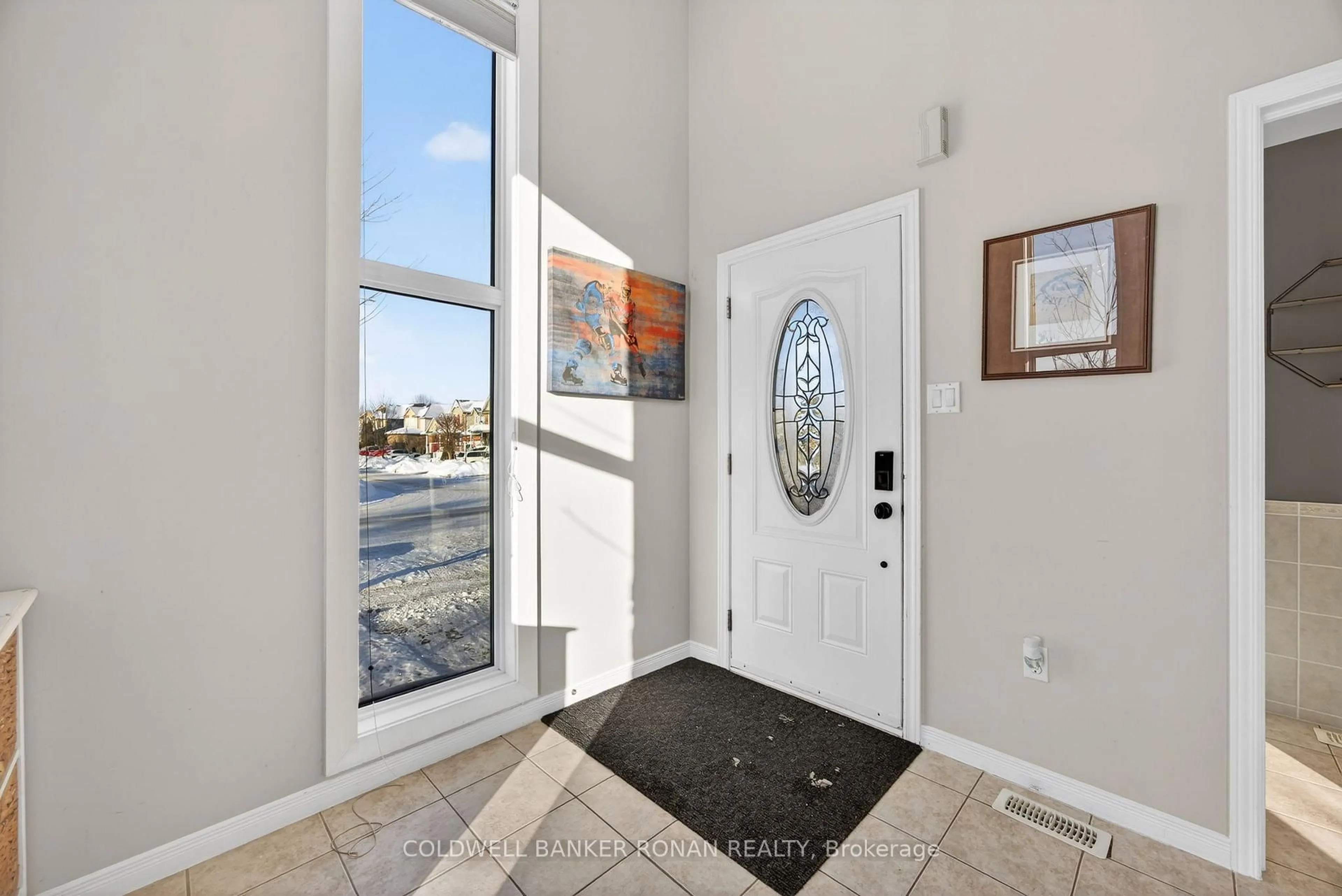 Indoor entryway for 57 Cowan Ave, New Tecumseth Ontario L9R 2E1