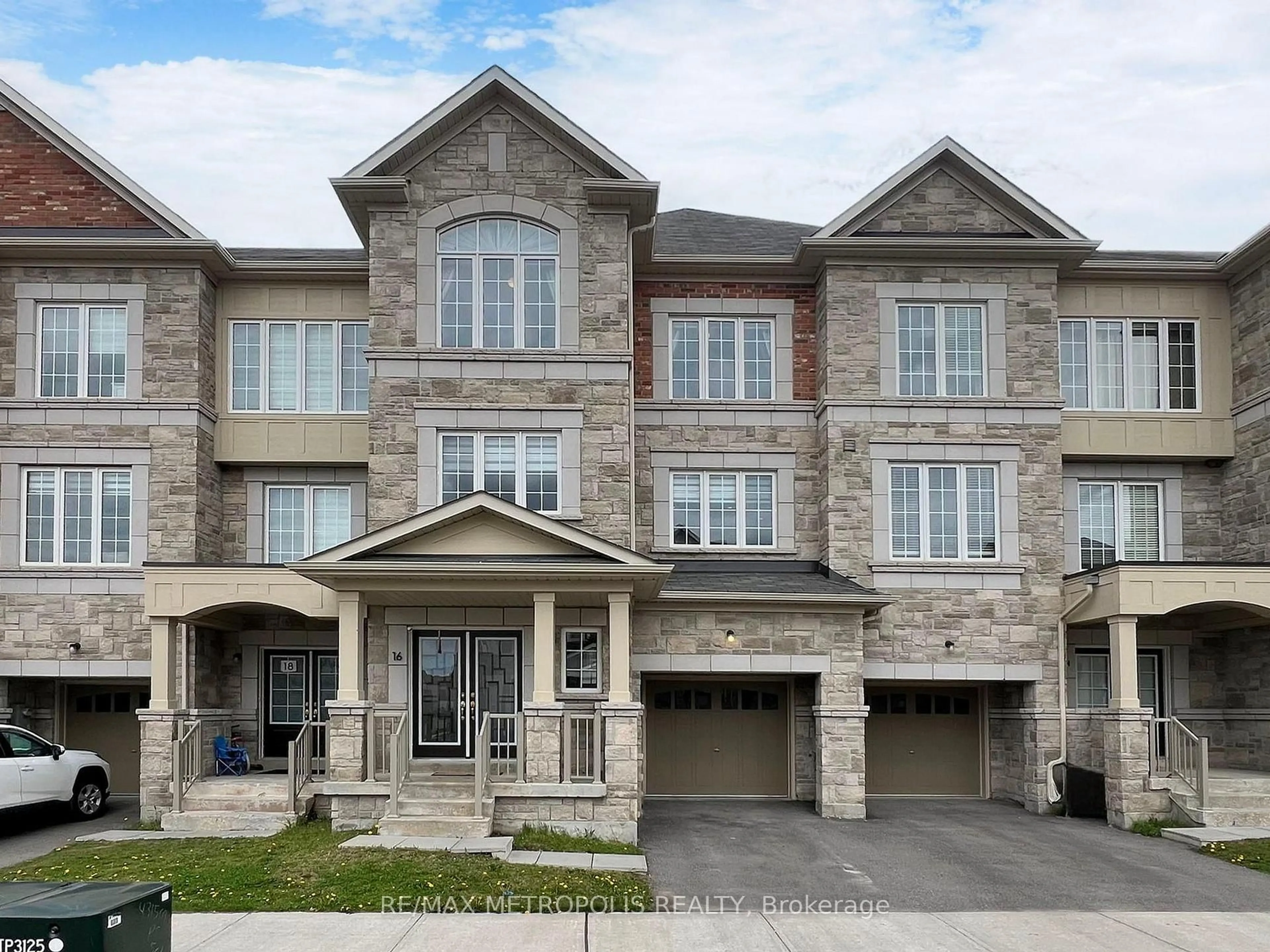 Home with brick exterior material, street for 16 Hartney Dr, Richmond Hill Ontario L4S 0J8