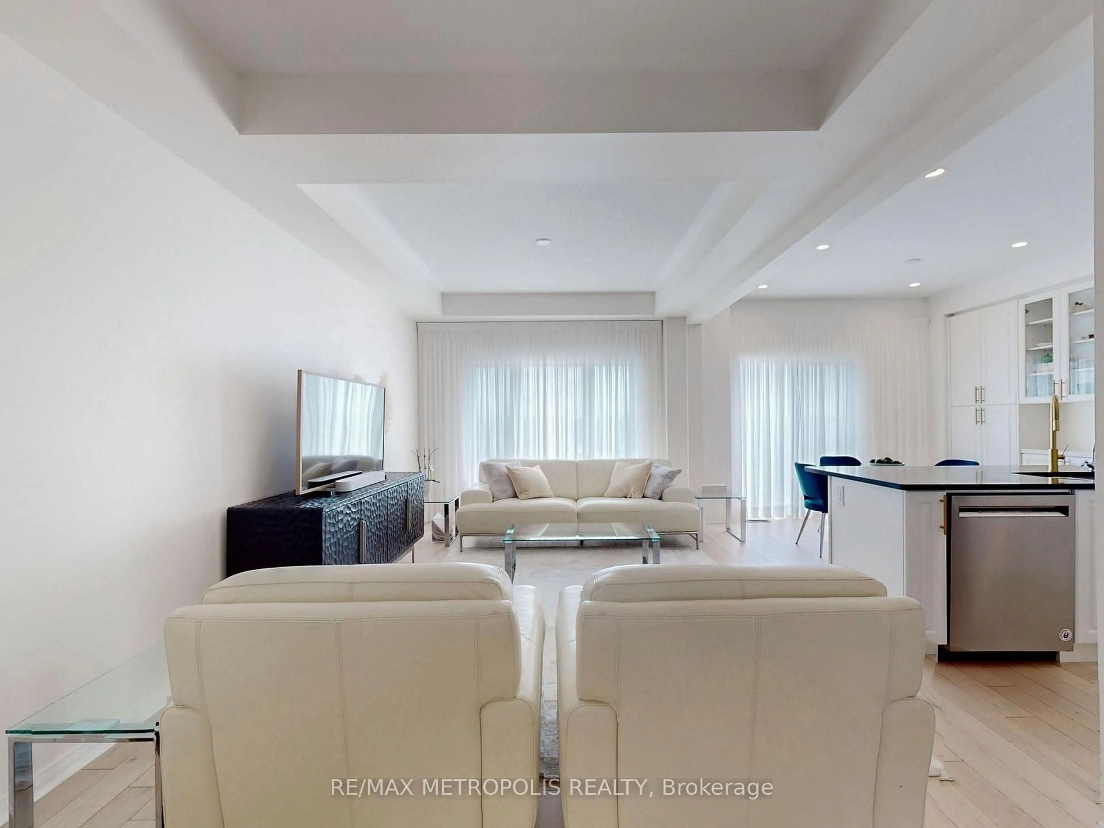 Living room with furniture, unknown for 16 Hartney Dr, Richmond Hill Ontario L4S 0J8